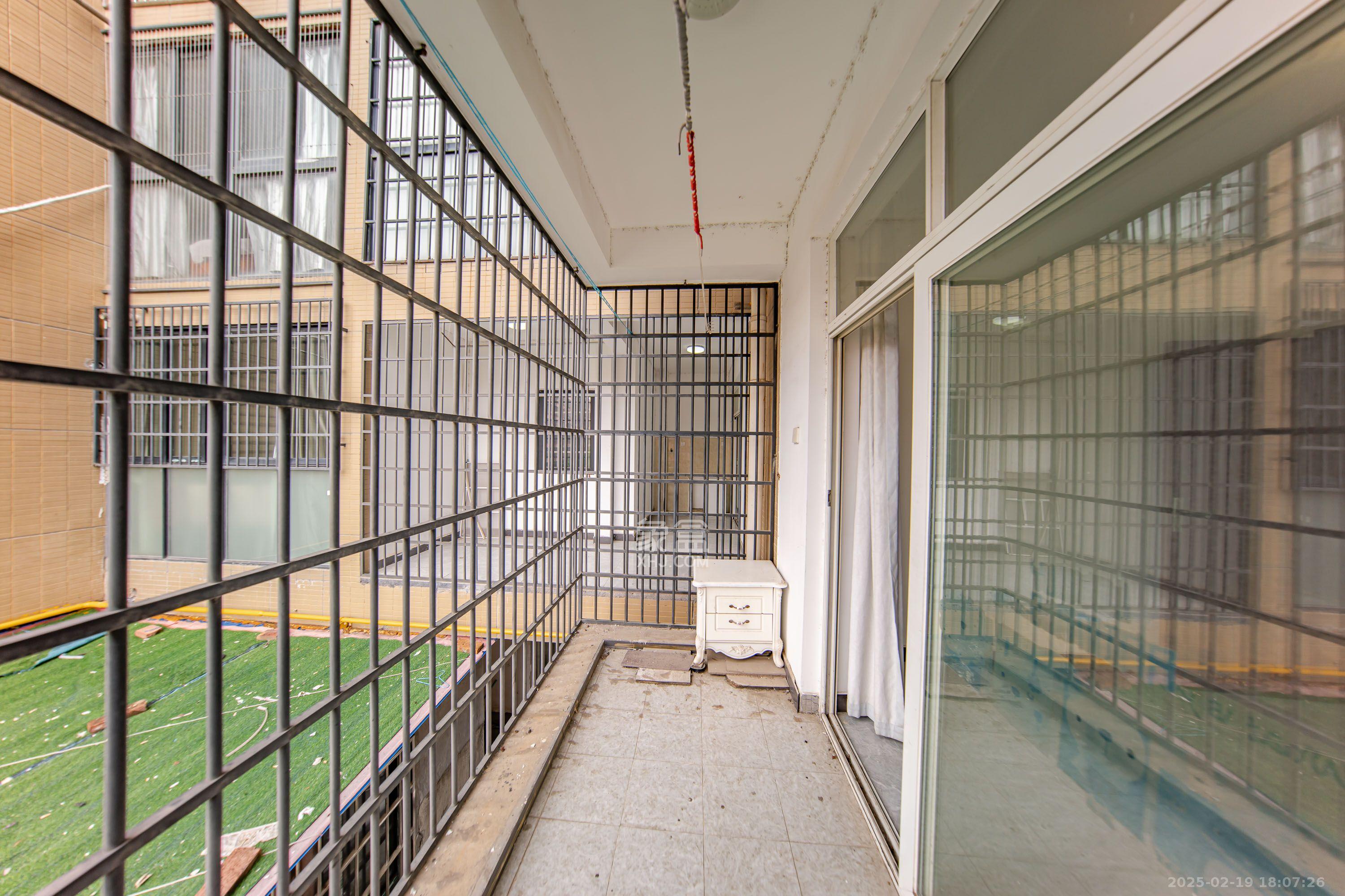 金鼎公园尚  3室2厅2卫    2200.0元/月 金鼎公园尚  3室2厅2卫    2200.0元/月室内图