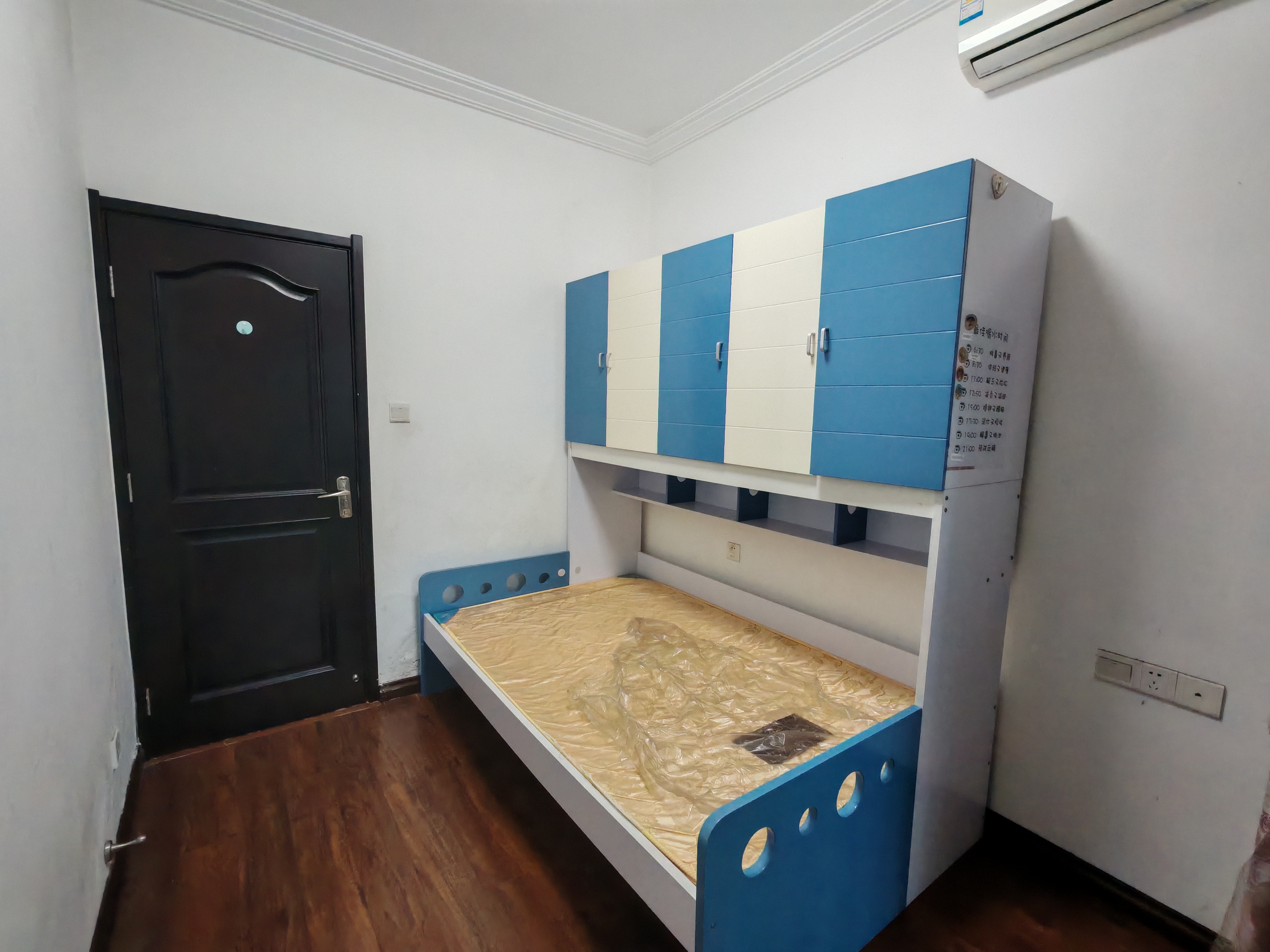 椰岛广场  2室1厅1卫    156.0万 椰岛广场  2室1厅1卫    156.0万客厅