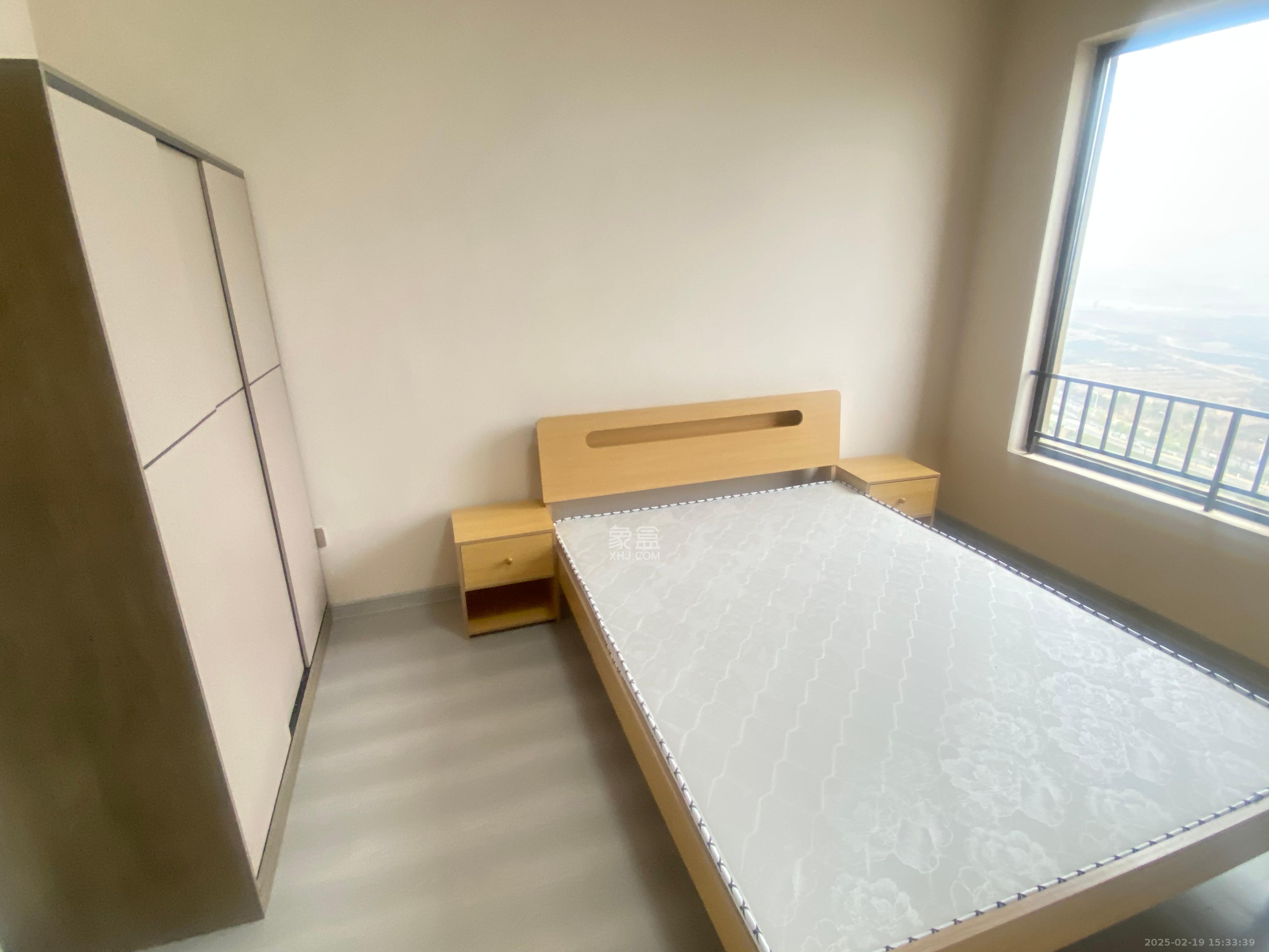 华润橡树湾  3室2厅1卫   2400.00元/月室内图