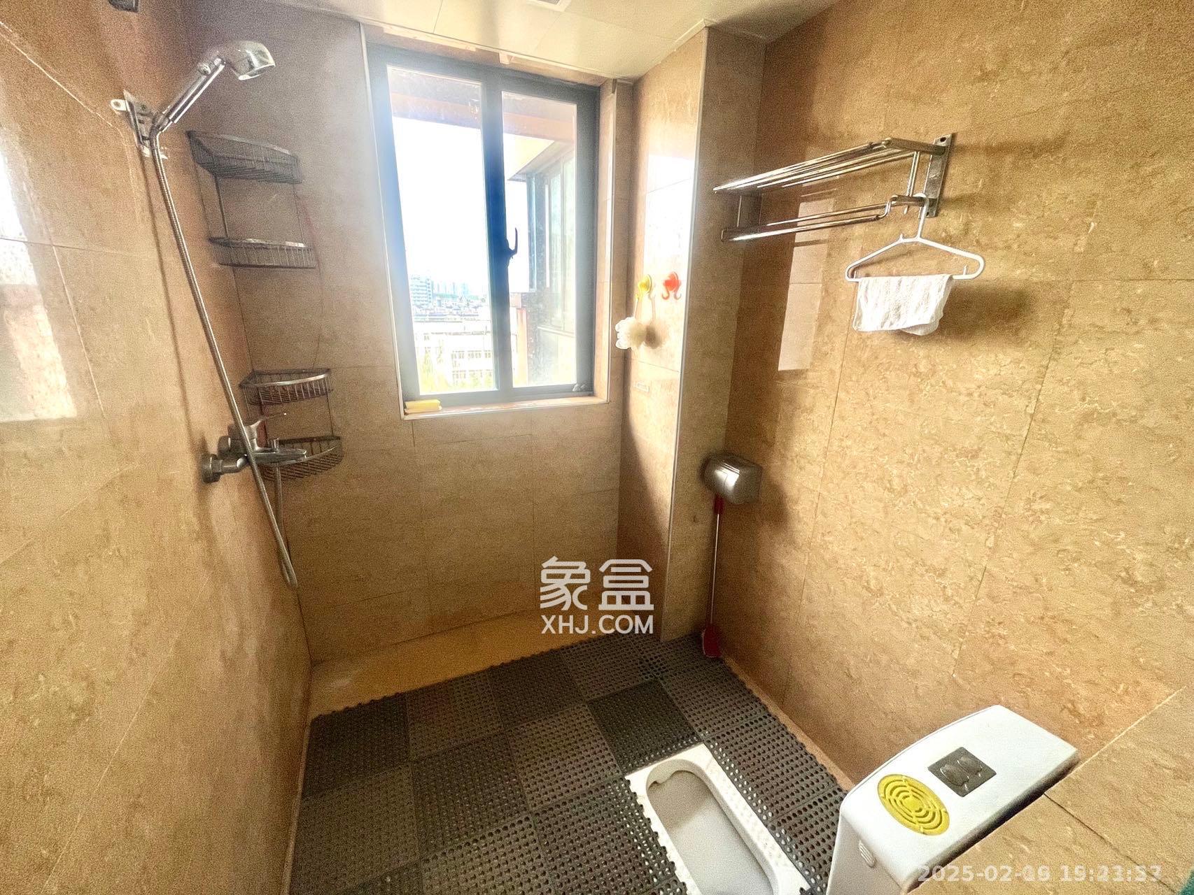 上海城小区 3室2厅2卫 2100.0元/月 上海城小区 3室2厅2卫 2100.0元/月室内图