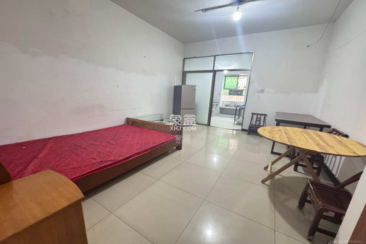 高桥老二号小区 1室1厅1卫 1300.0元/月 高桥老二号小区 1室1厅1卫 1300.0元/月室内图