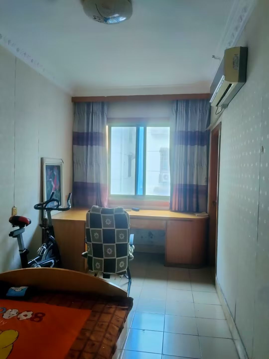 三中(校内)家属院 3室2厅2卫 93.8万 三中(校内)家属院 3室2厅2卫 93.8万客厅