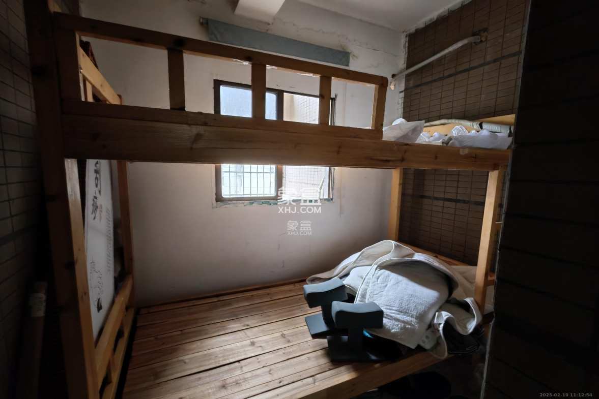 锦泰东环国际 1室2厅1卫 2000.0元/月 锦泰东环国际 1室2厅1卫 2000.0元/月室内图