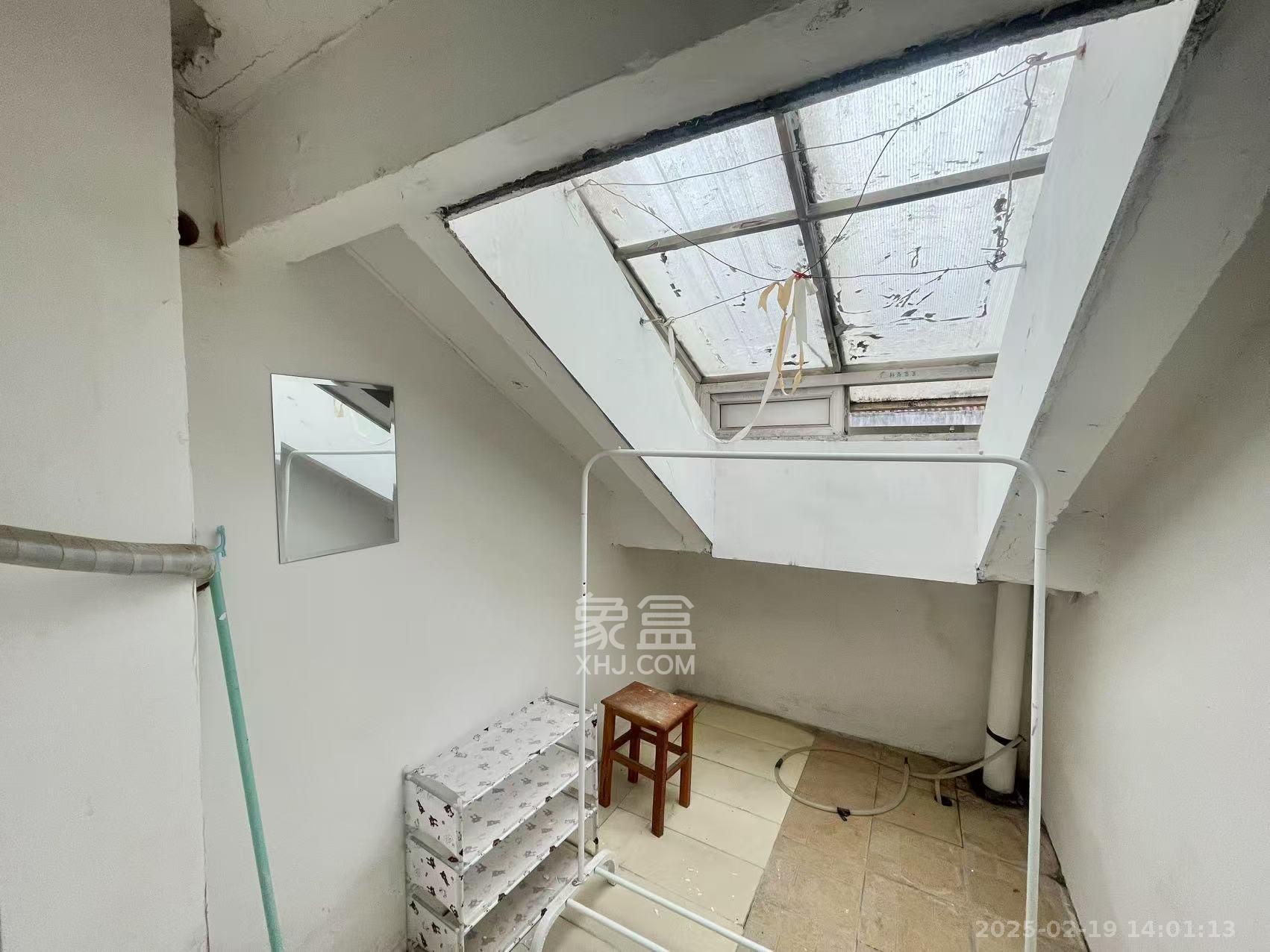 东方新城 6室0厅2卫 700.0元/月 东方新城 6室0厅2卫 700.0元/月室内图