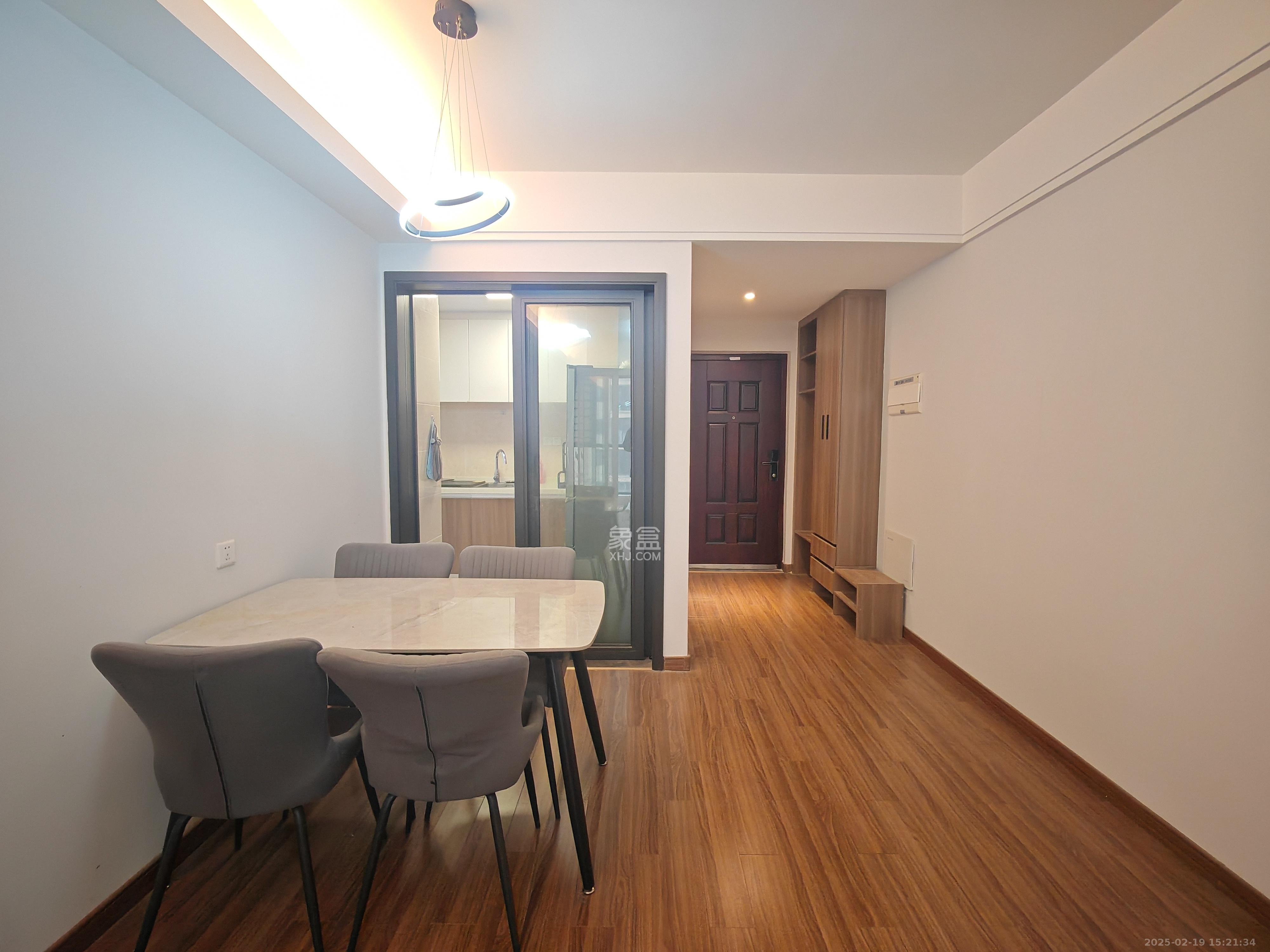 保利香槟国际  3室2厅2卫   2200.00元/月 保利香槟国际  3室2厅2卫   2200.00元/月室内图