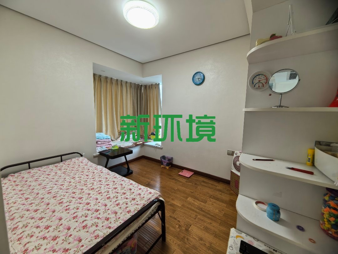 山水印象  4室2厅2卫   127.00万客厅