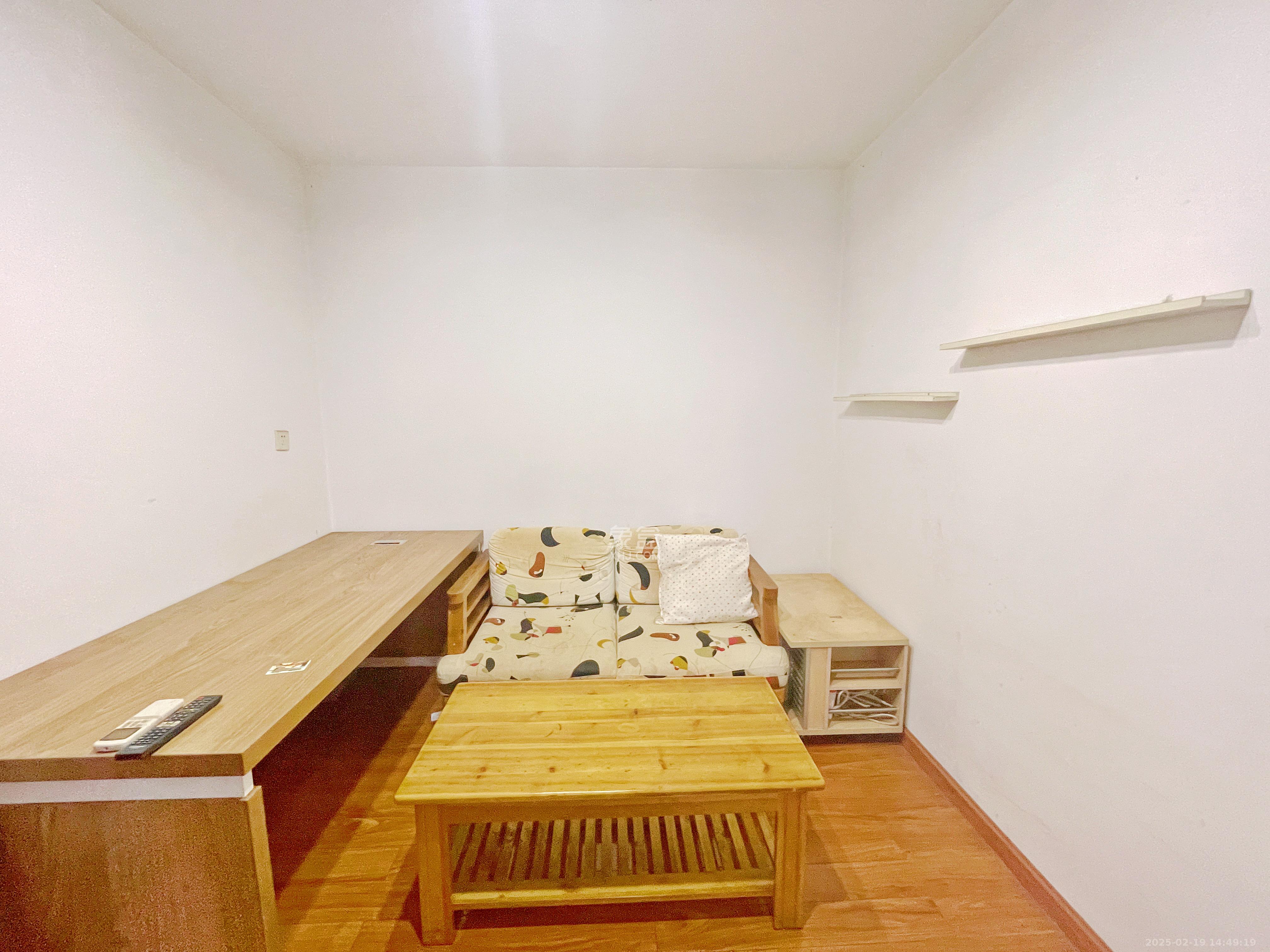红花坡社区  2室1厅1卫   1500.00元/月
