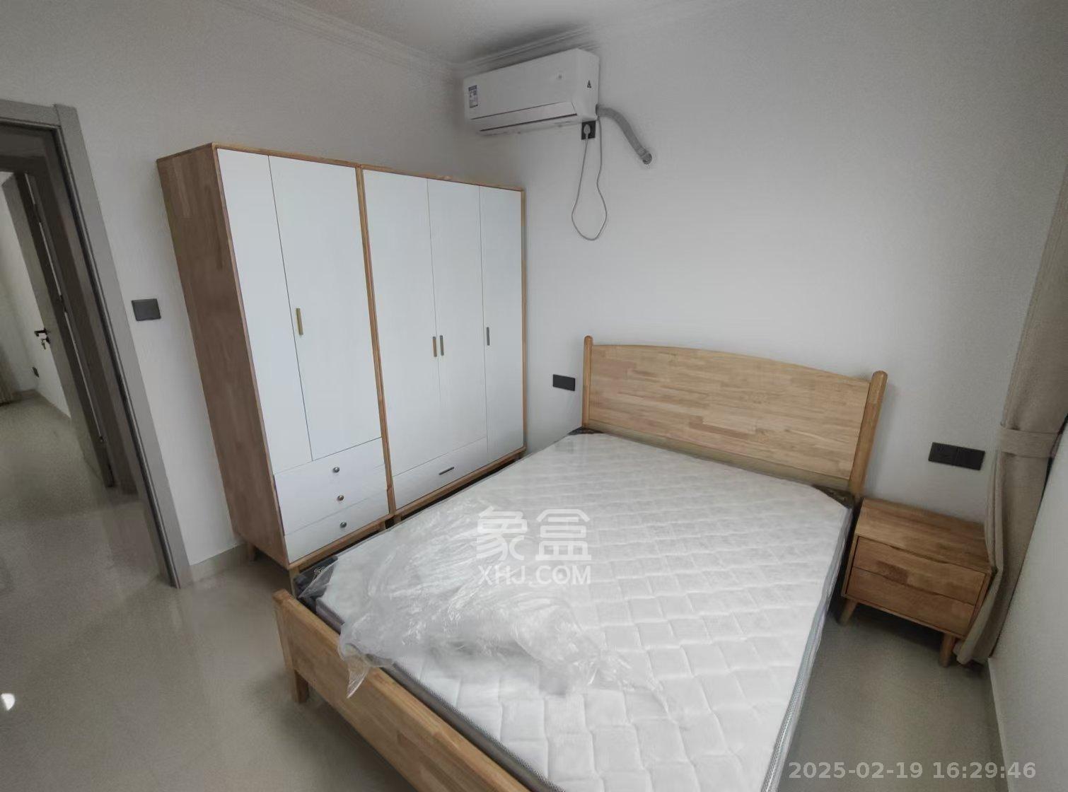 河畔华府  3室2厅1卫   3100.00元/月室内图