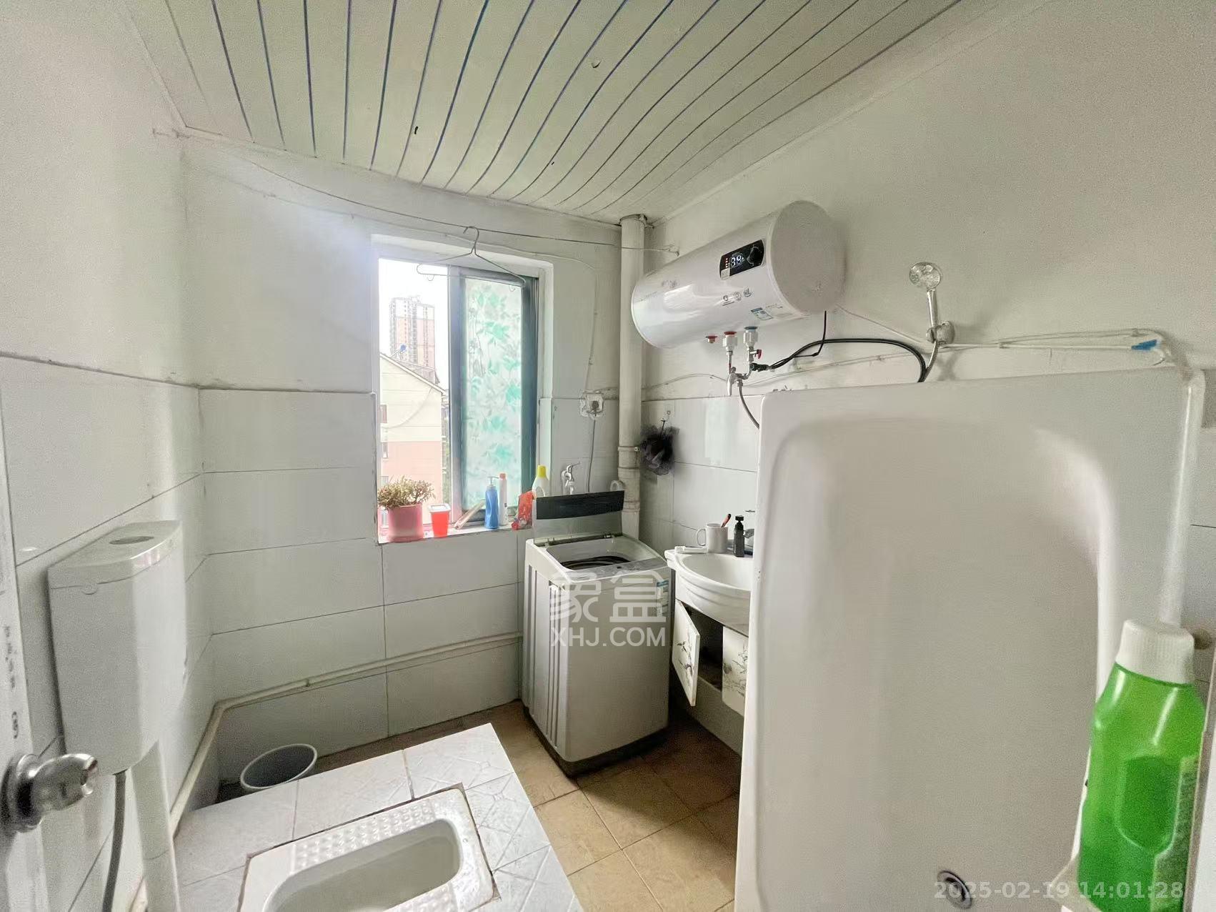 东方新城 6室0厅2卫 700.0元/月 东方新城 6室0厅2卫 700.0元/月室内图