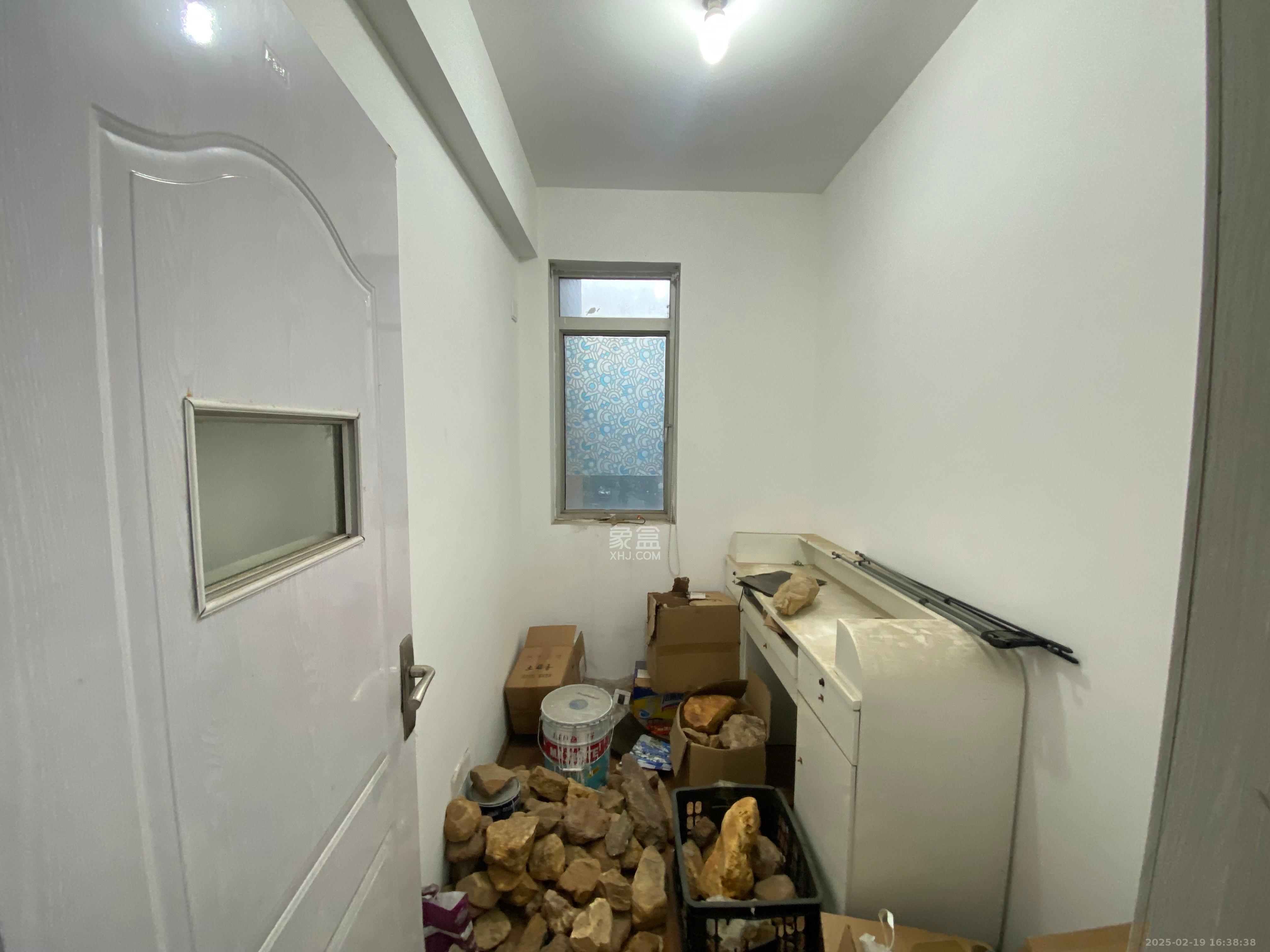 咸嘉新村嘉华苑 4室2厅1卫 2800.0元/月 咸嘉新村嘉华苑 4室2厅1卫 2800.0元/月室内图