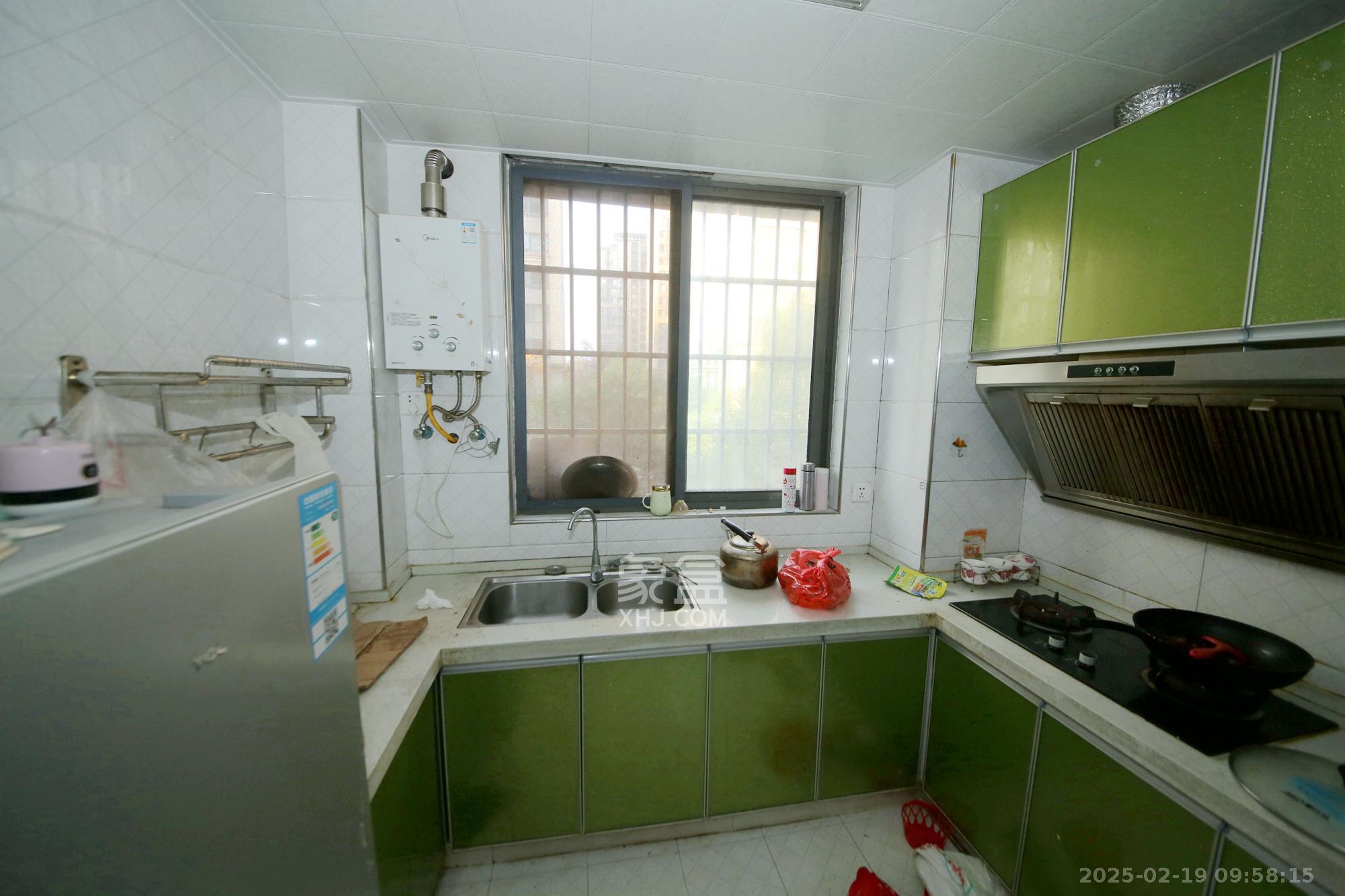 新华都万家城 3室2厅2卫 2500.0元/月 新华都万家城 3室2厅2卫 2500.0元/月室内图