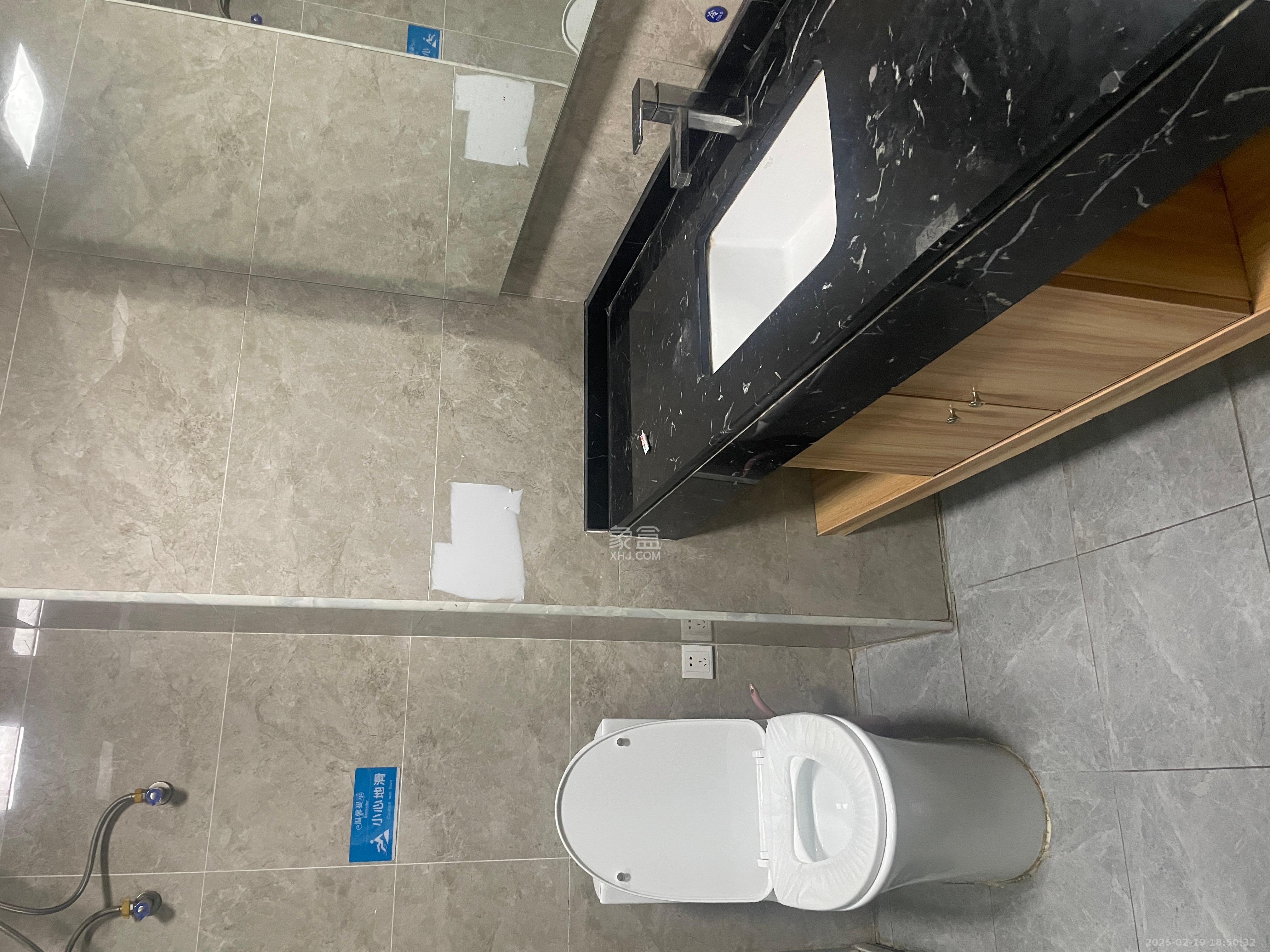 新世界广场 1室1厅1卫 1700.0元/月 新世界广场 1室1厅1卫 1700.0元/月室内图