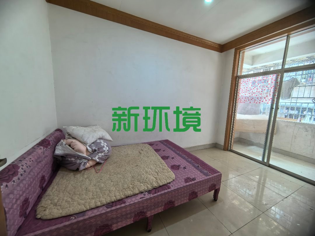 中房公司  3室2厅1卫   40.80万客厅