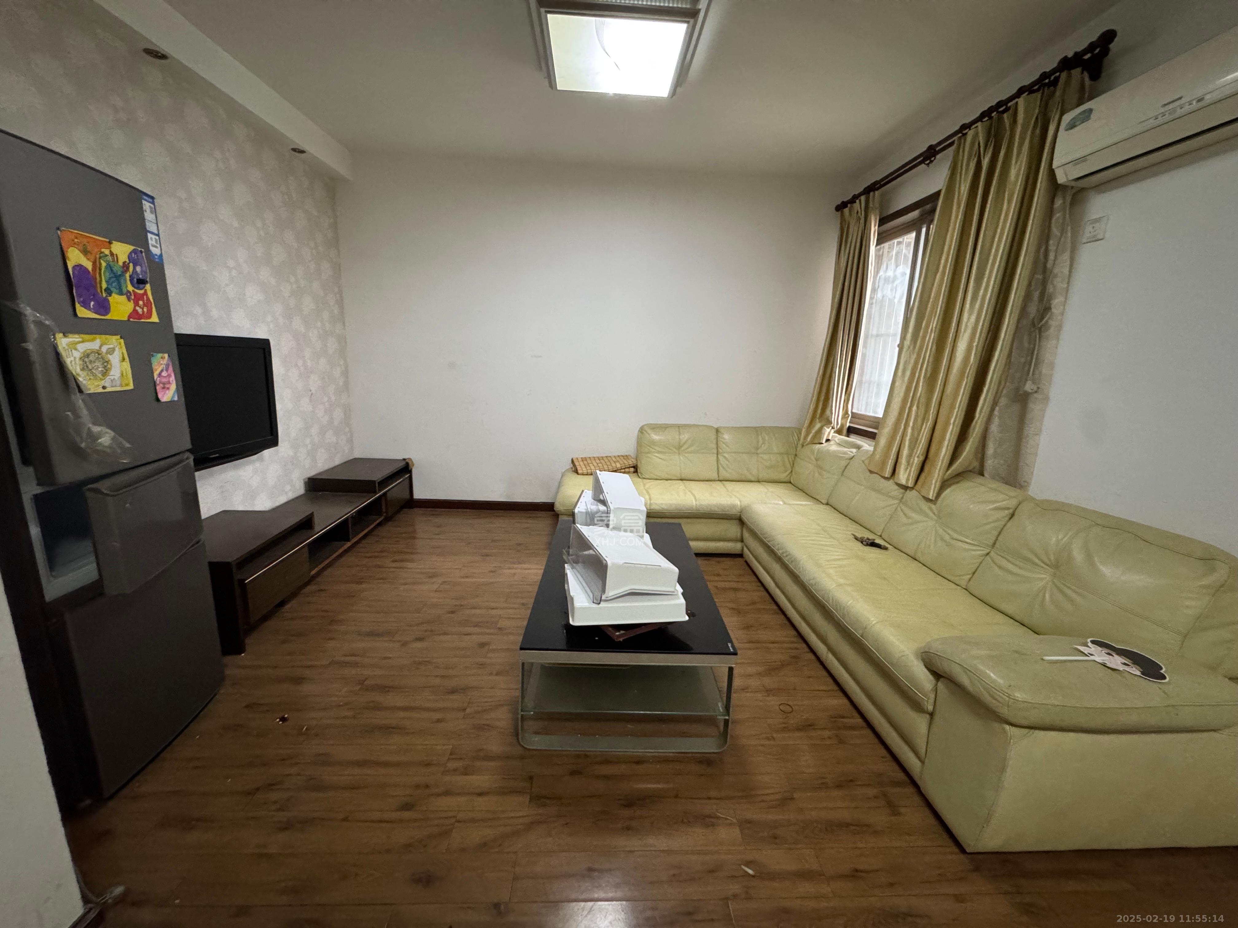 层上观邸  3室2厅1卫    2200.0元/月 层上观邸  3室2厅1卫    2200.0元/月