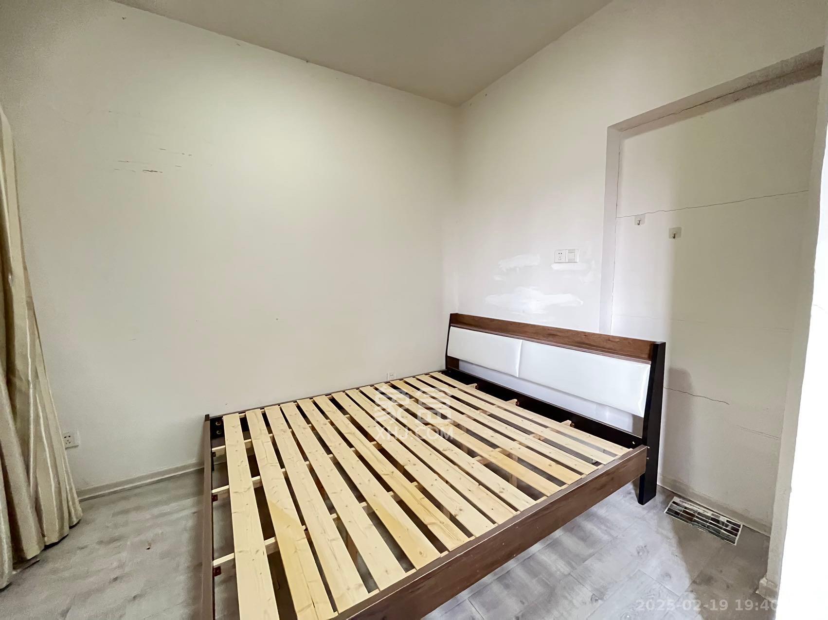 中南红领邦(红星嘉和苑) 4室1厅1卫 2200.0元/月 中南红领邦(红星嘉和苑) 4室1厅1卫 2200.0元/月室内图