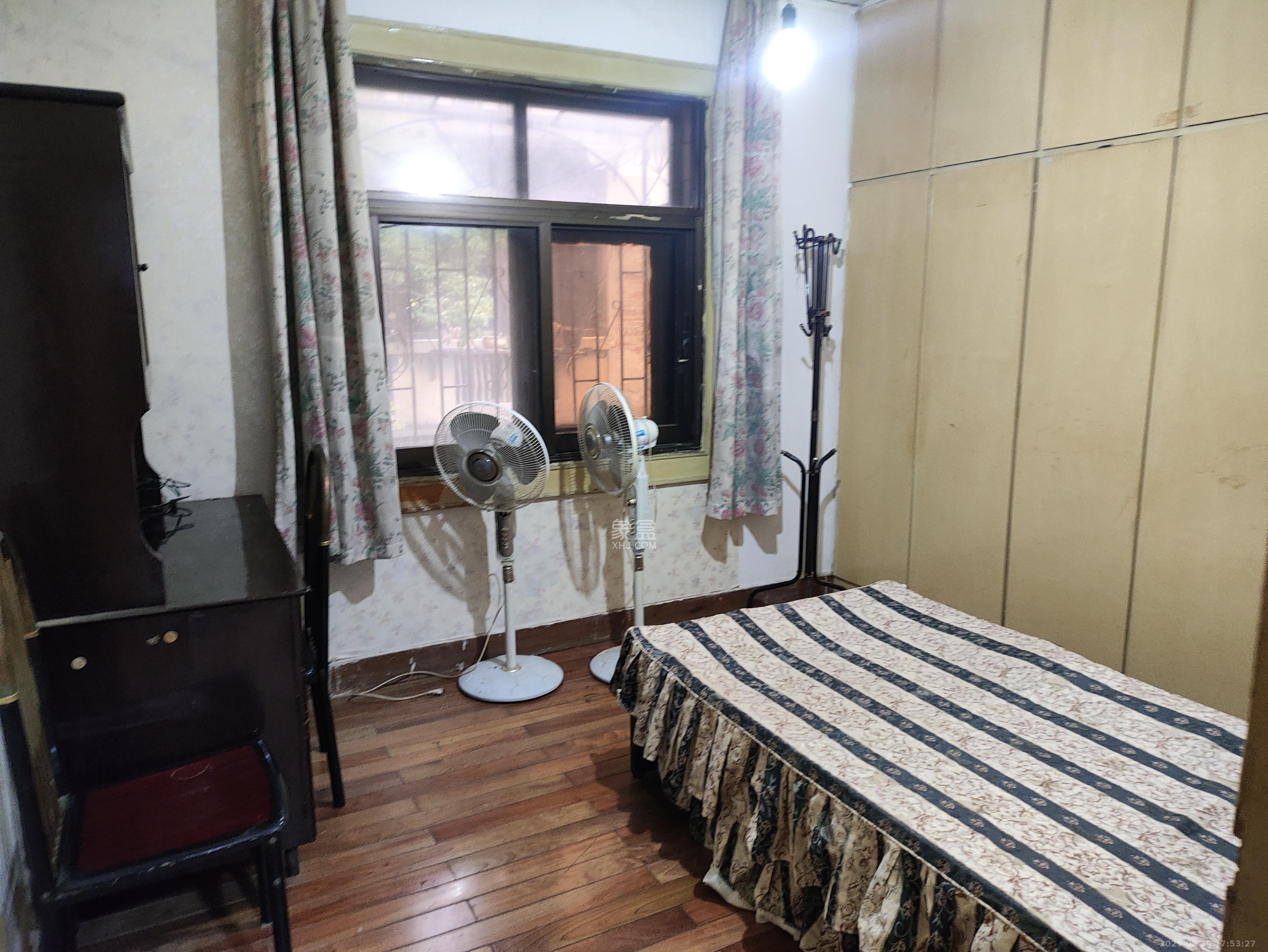 73分局(电信宿舍) 3室1厅1卫 2100.0元/月 73分局(电信宿舍) 3室1厅1卫 2100.0元/月室内图