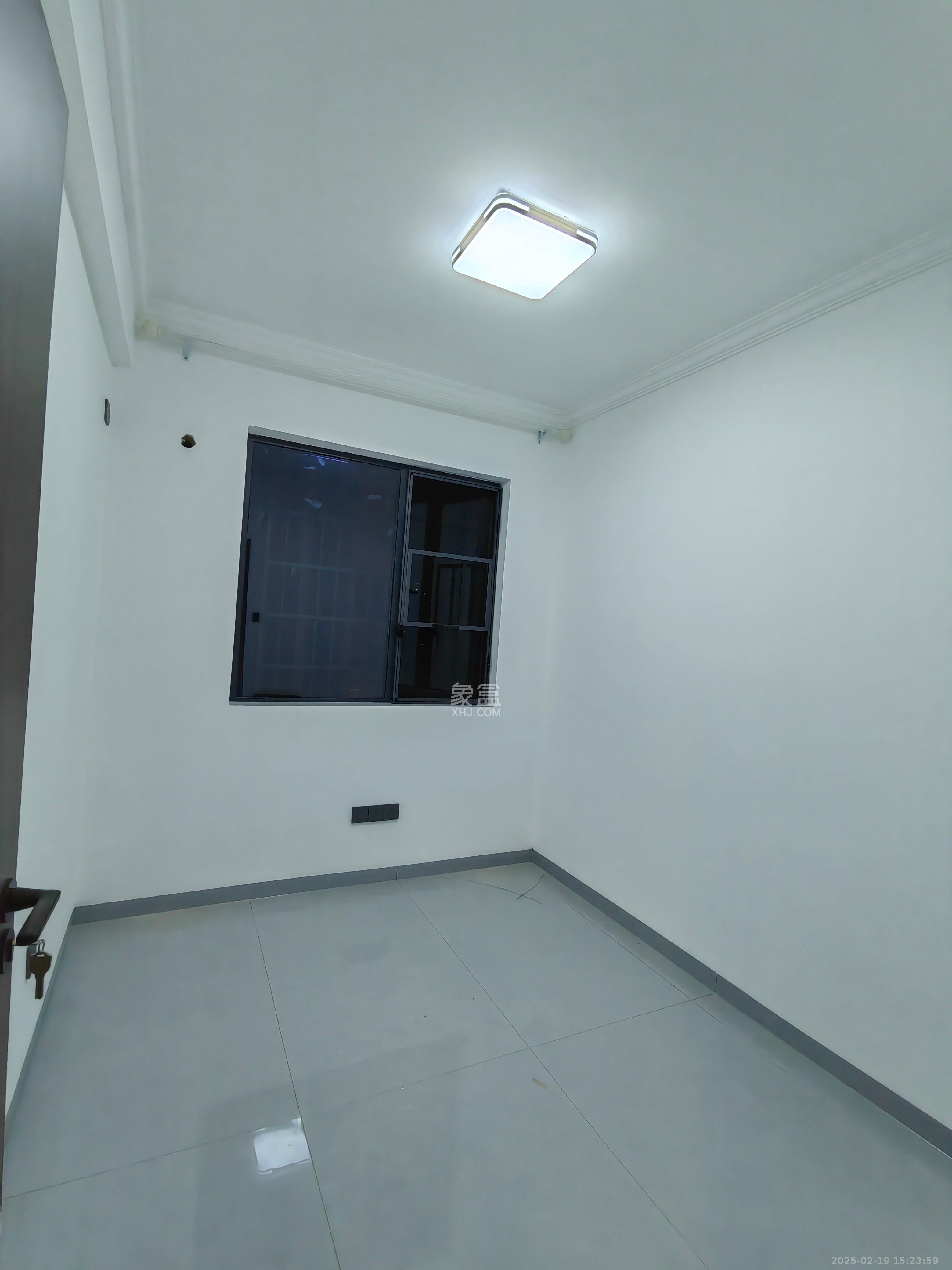 惟智园安置小区 5室2厅2卫 2800.0元/月 惟智园安置小区 5室2厅2卫 2800.0元/月室内图