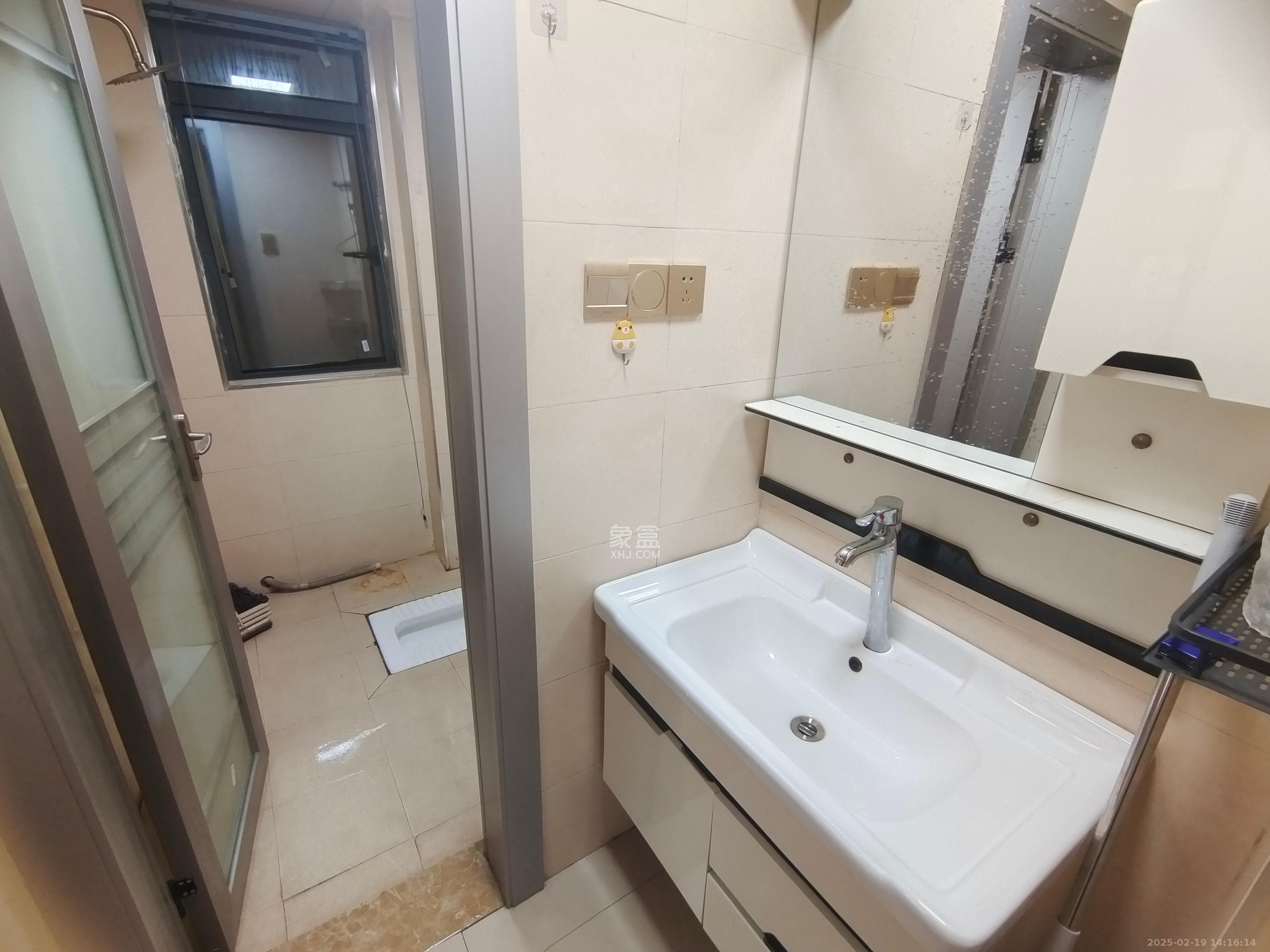 悦湖山  4室2厅2卫   2600.00元/月室内图