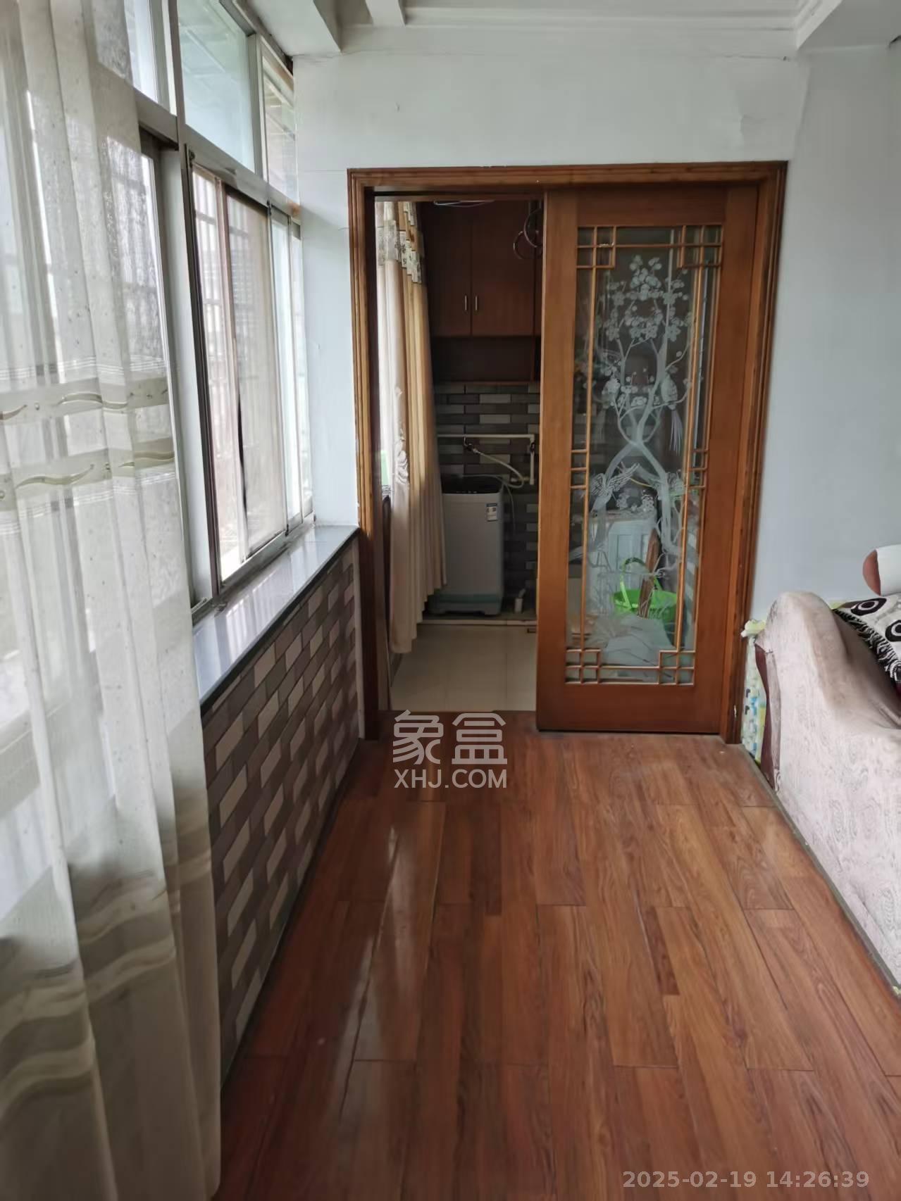 东湖小区安置房  3室2厅1卫   2600.00元/月室内图
