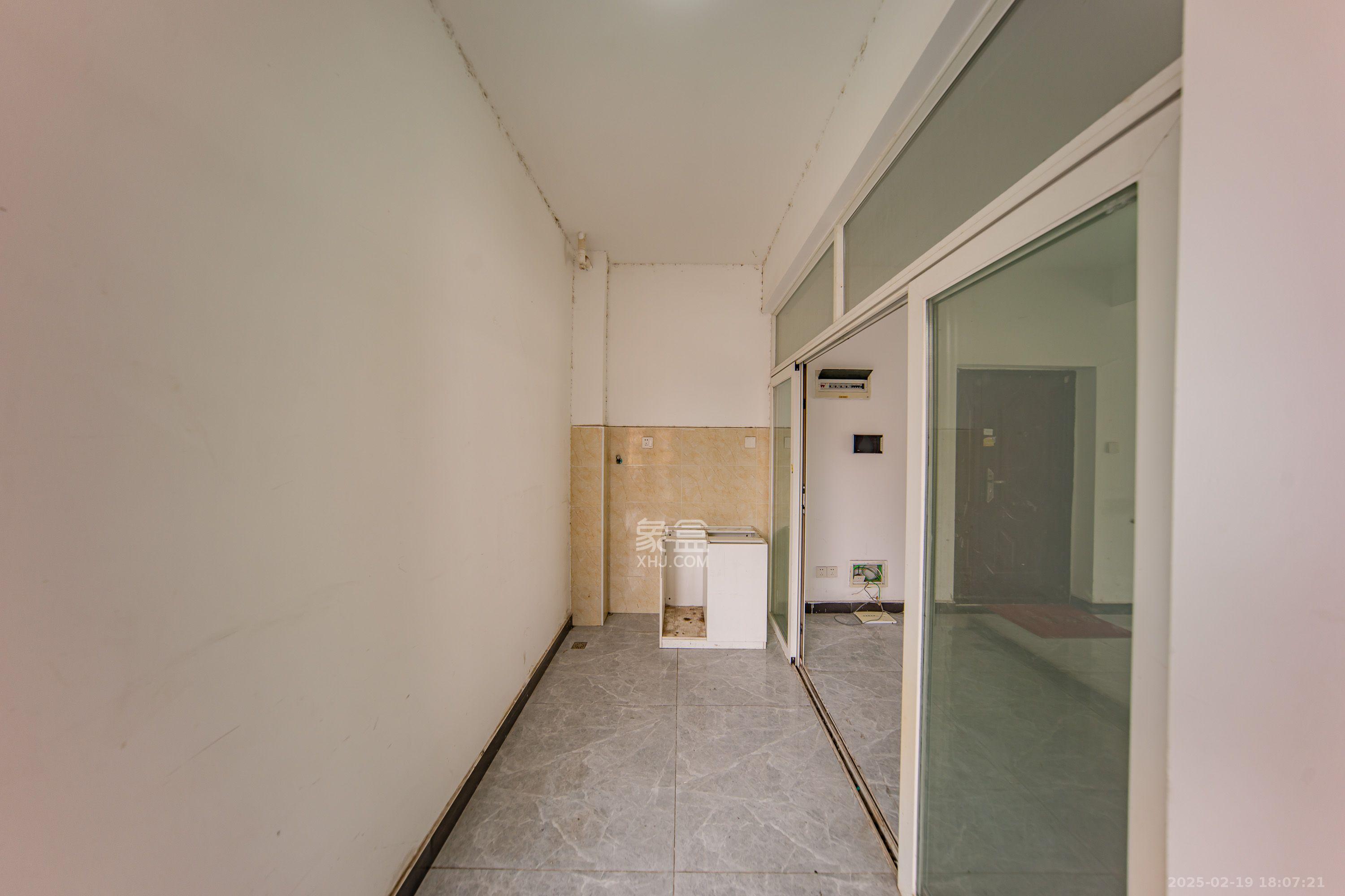 金鼎公园尚  3室2厅2卫    2200.0元/月 金鼎公园尚  3室2厅2卫    2200.0元/月室内图