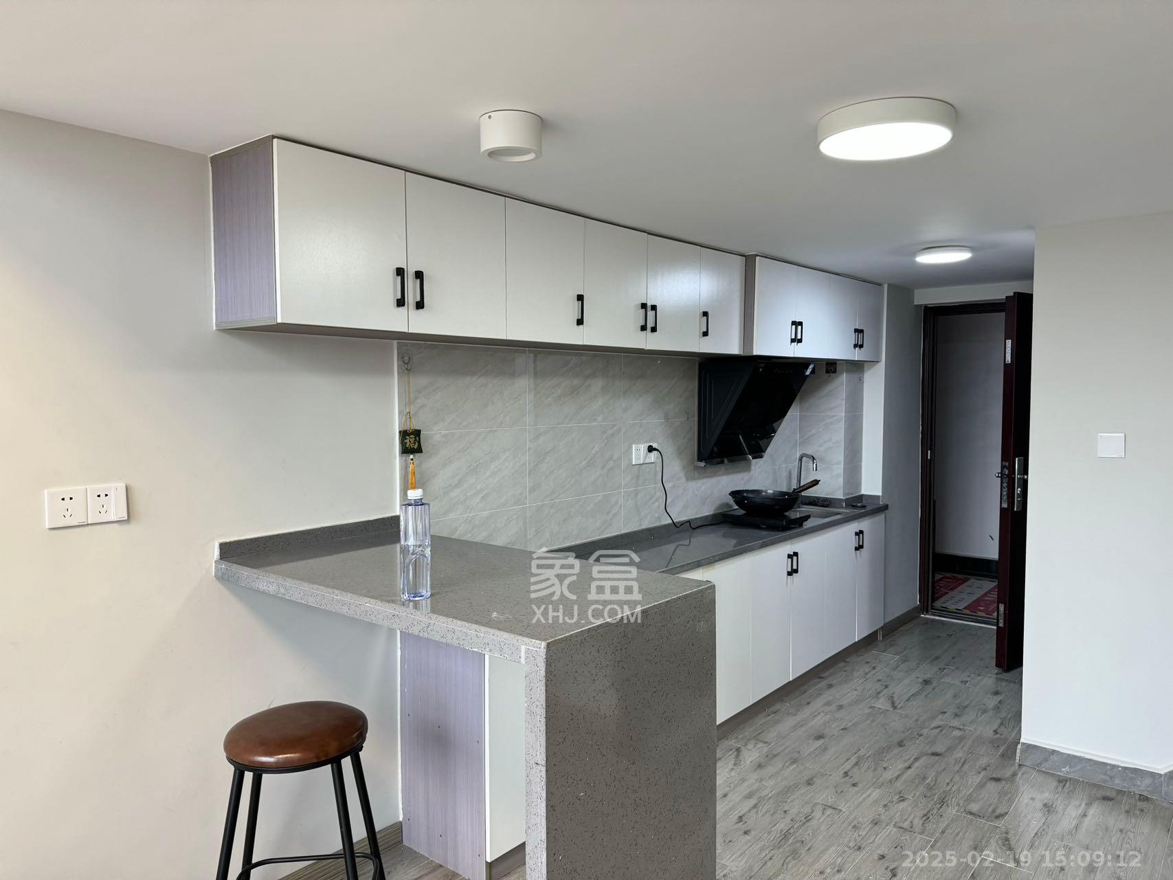 裕天国际商汇中心 1室1厅1卫 2200.0元/月 裕天国际商汇中心 1室1厅1卫 2200.0元/月室内图