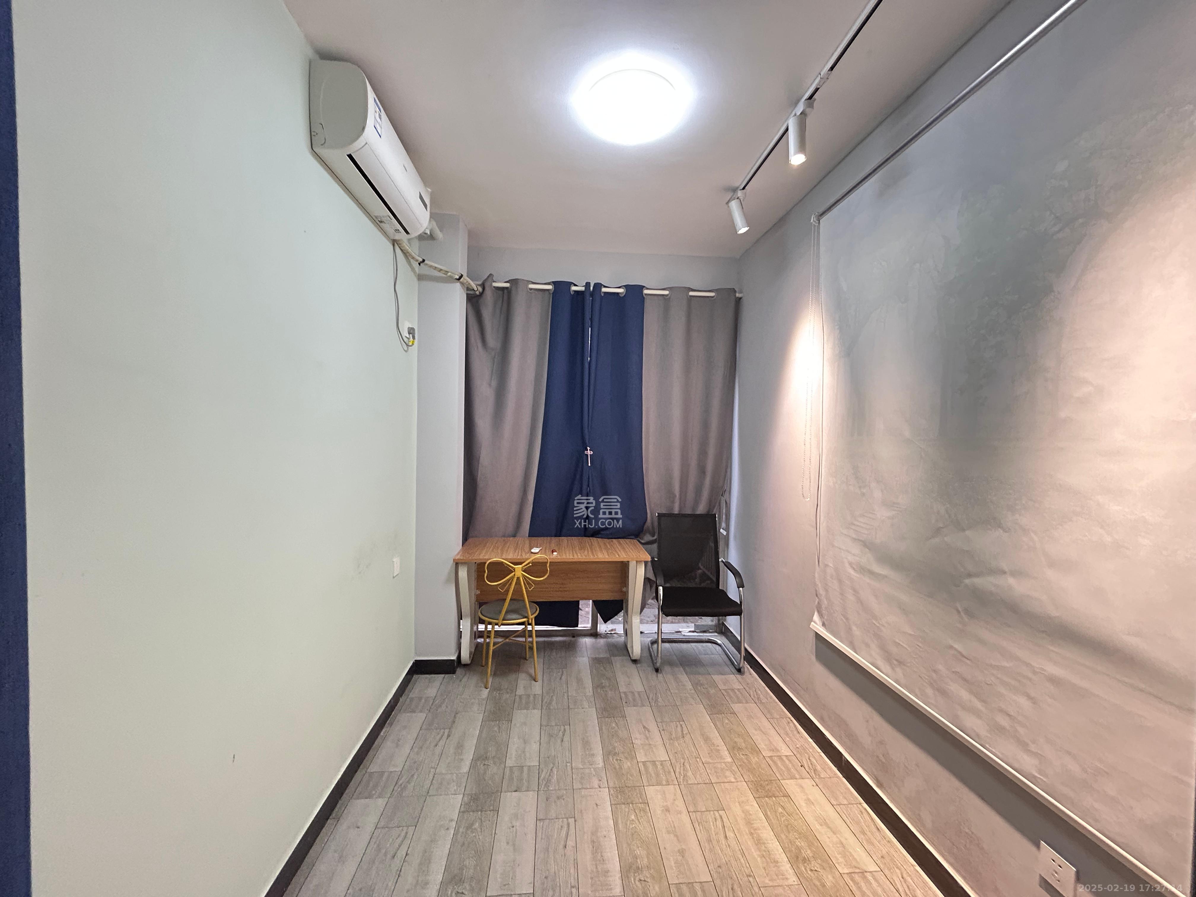 山水湾  3室2厅1卫   2100.00元/月室内图