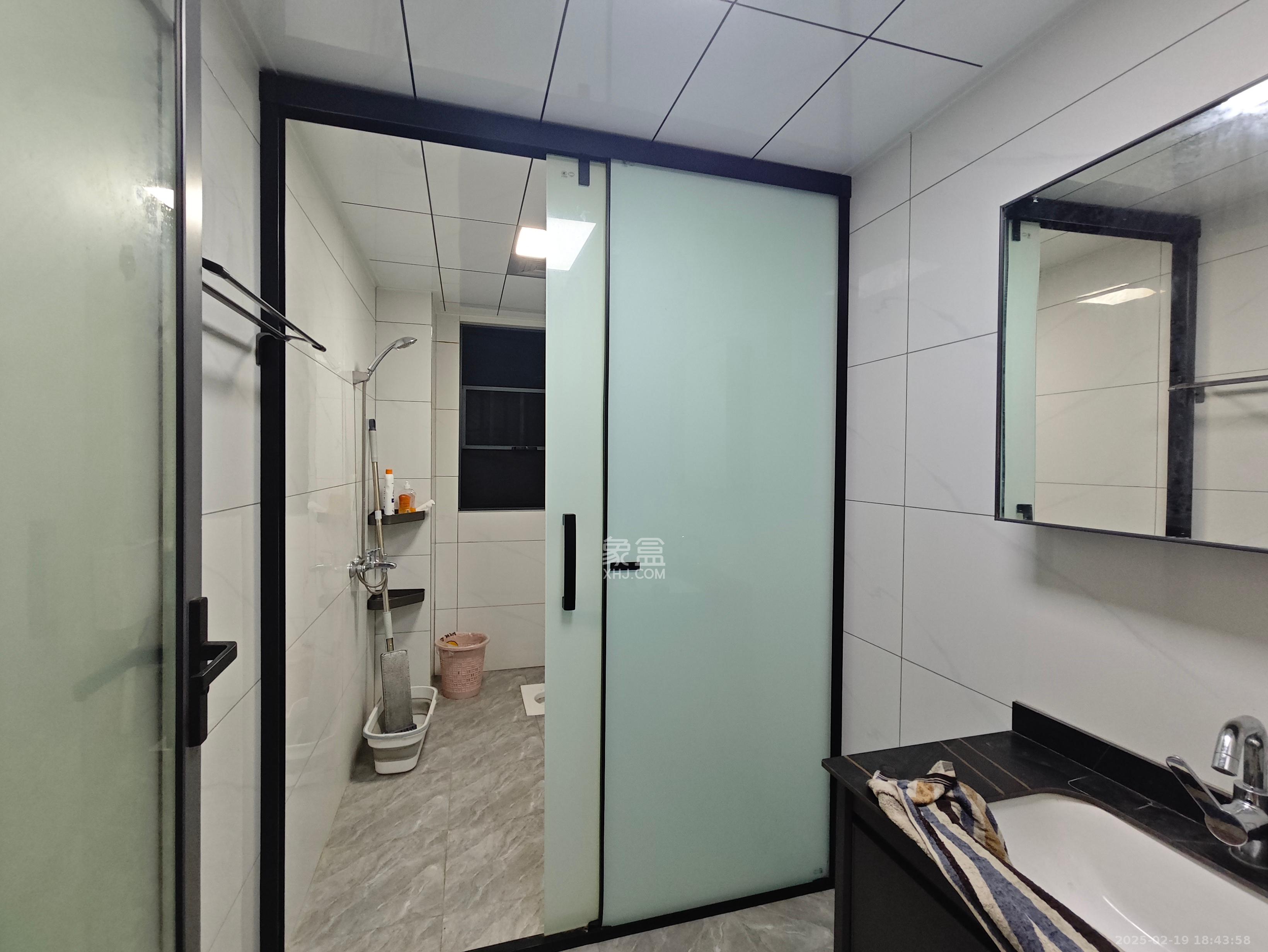 桃花嘉园 3室2厅2卫 2400.0元/月 桃花嘉园 3室2厅2卫 2400.0元/月室内图