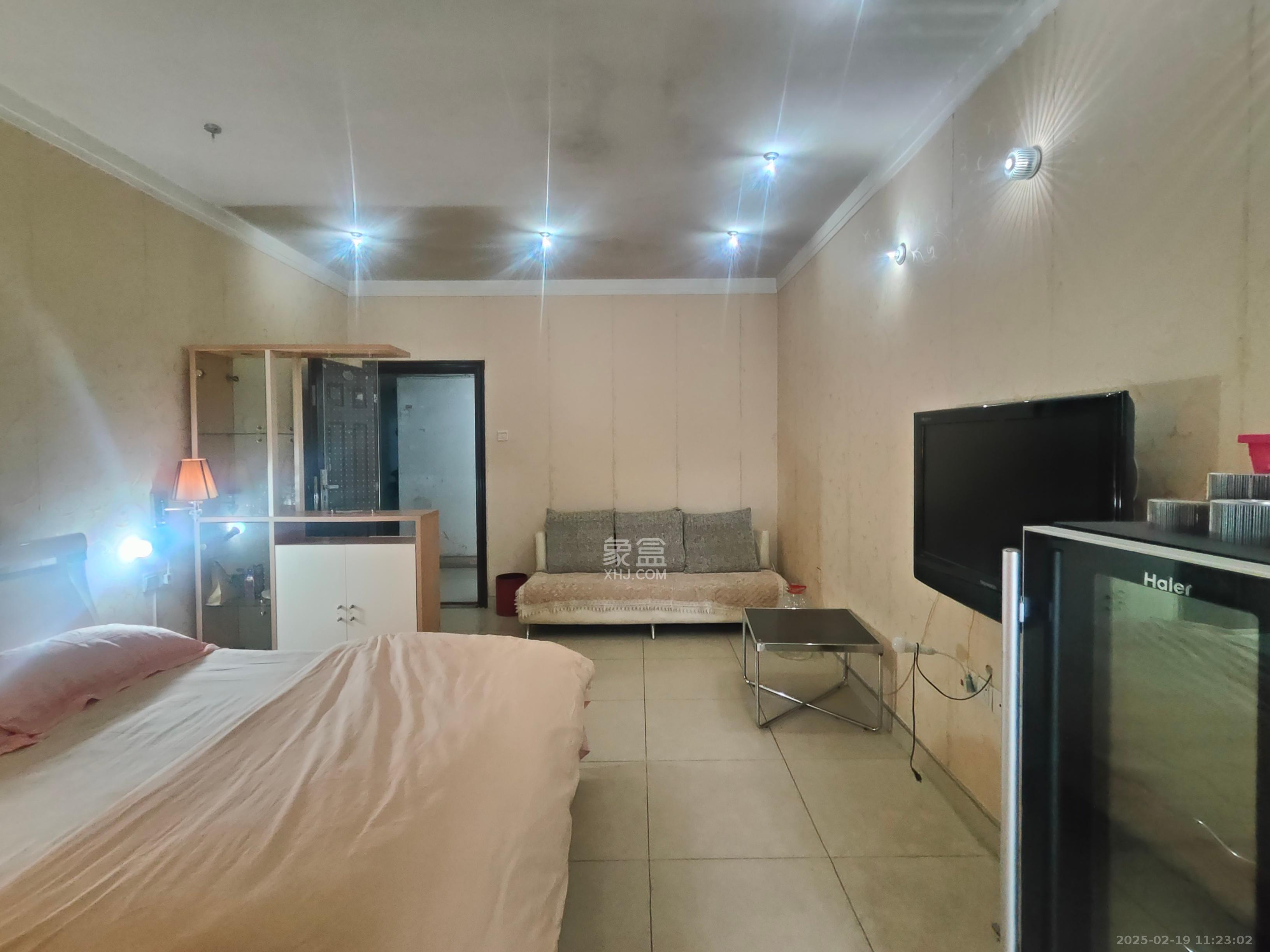 建鸿达现代公寓 1室1厅1卫 1500.0元/月 建鸿达现代公寓 1室1厅1卫 1500.0元/月室内图