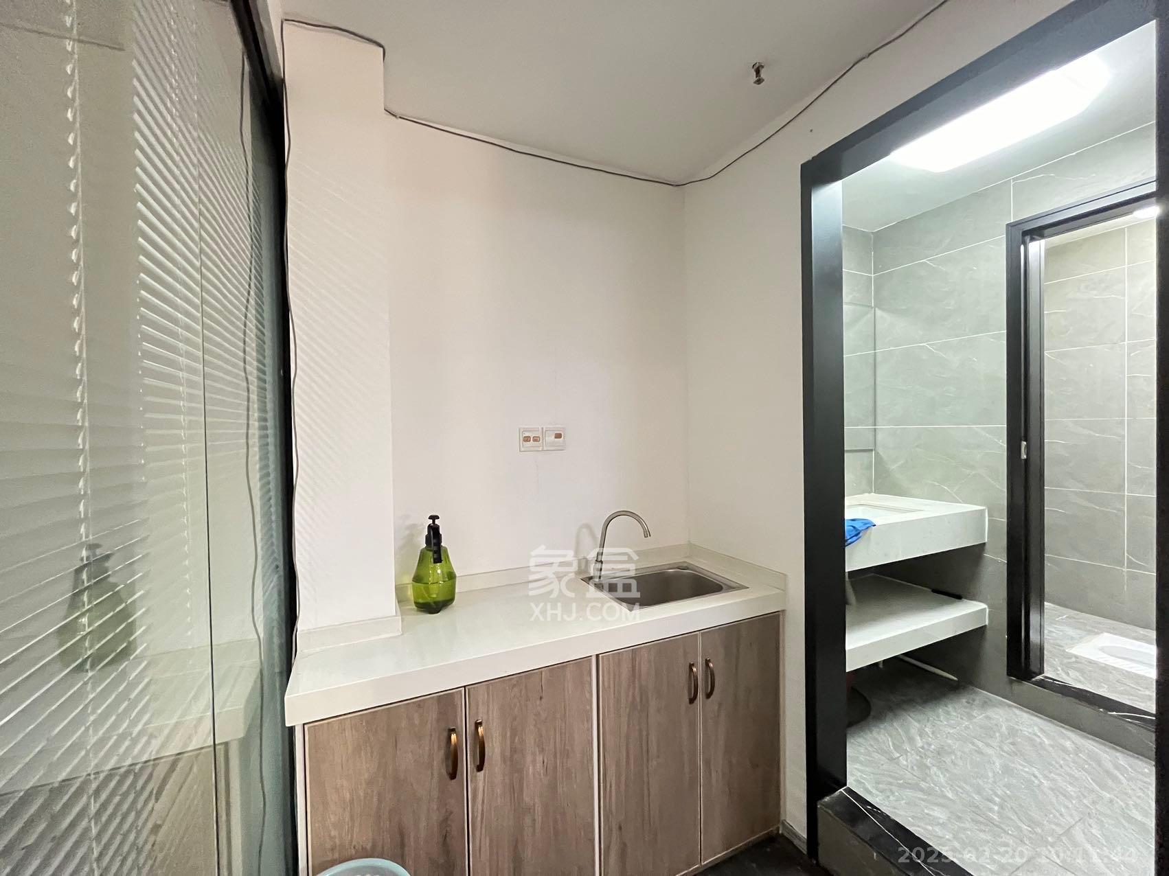 复地星光天地 4室1厅1卫 6300.0元/月 复地星光天地 4室1厅1卫 6300.0元/月室内图