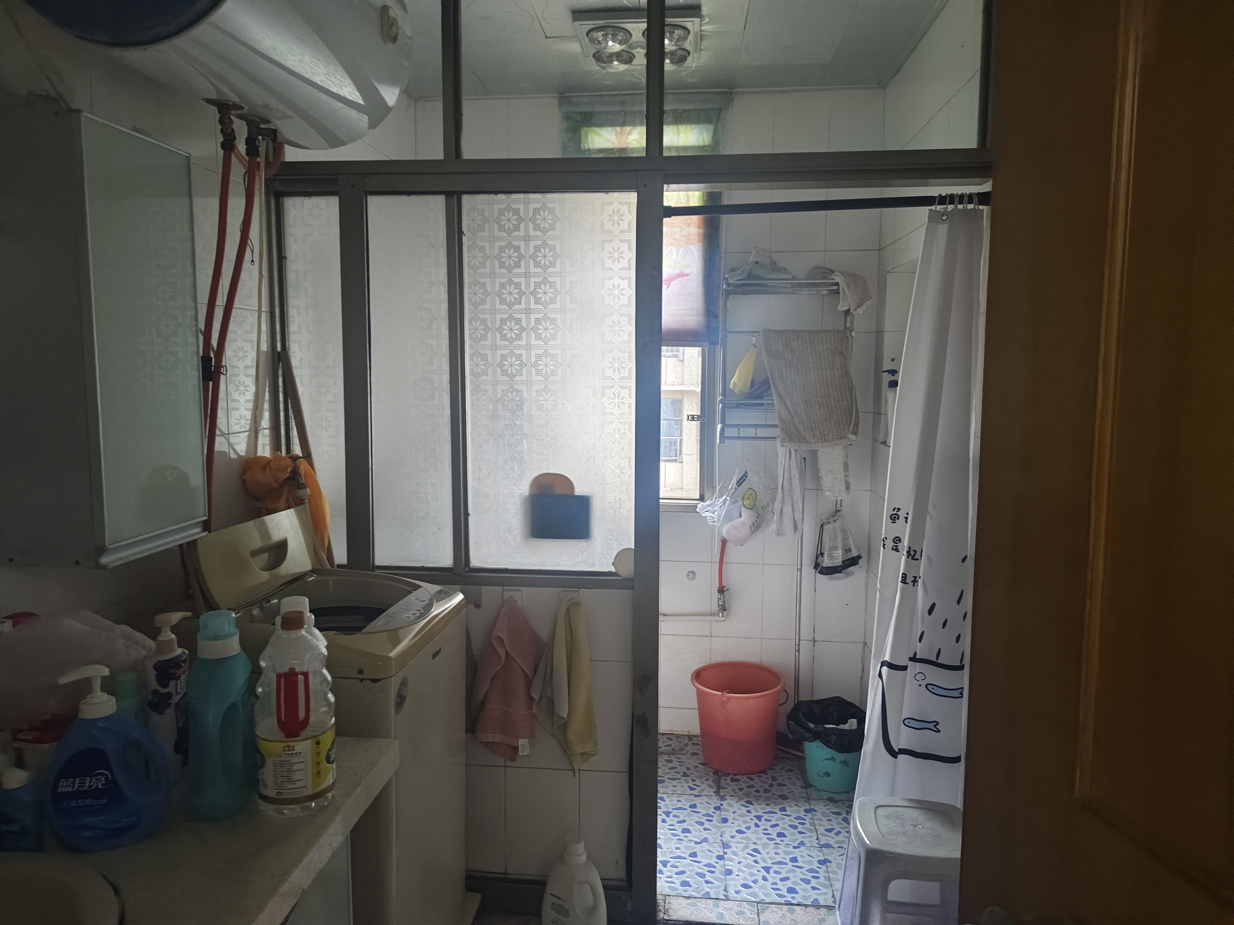 三中(校内)家属院 3室2厅1卫 89.8万 三中(校内)家属院 3室2厅1卫 89.8万客厅