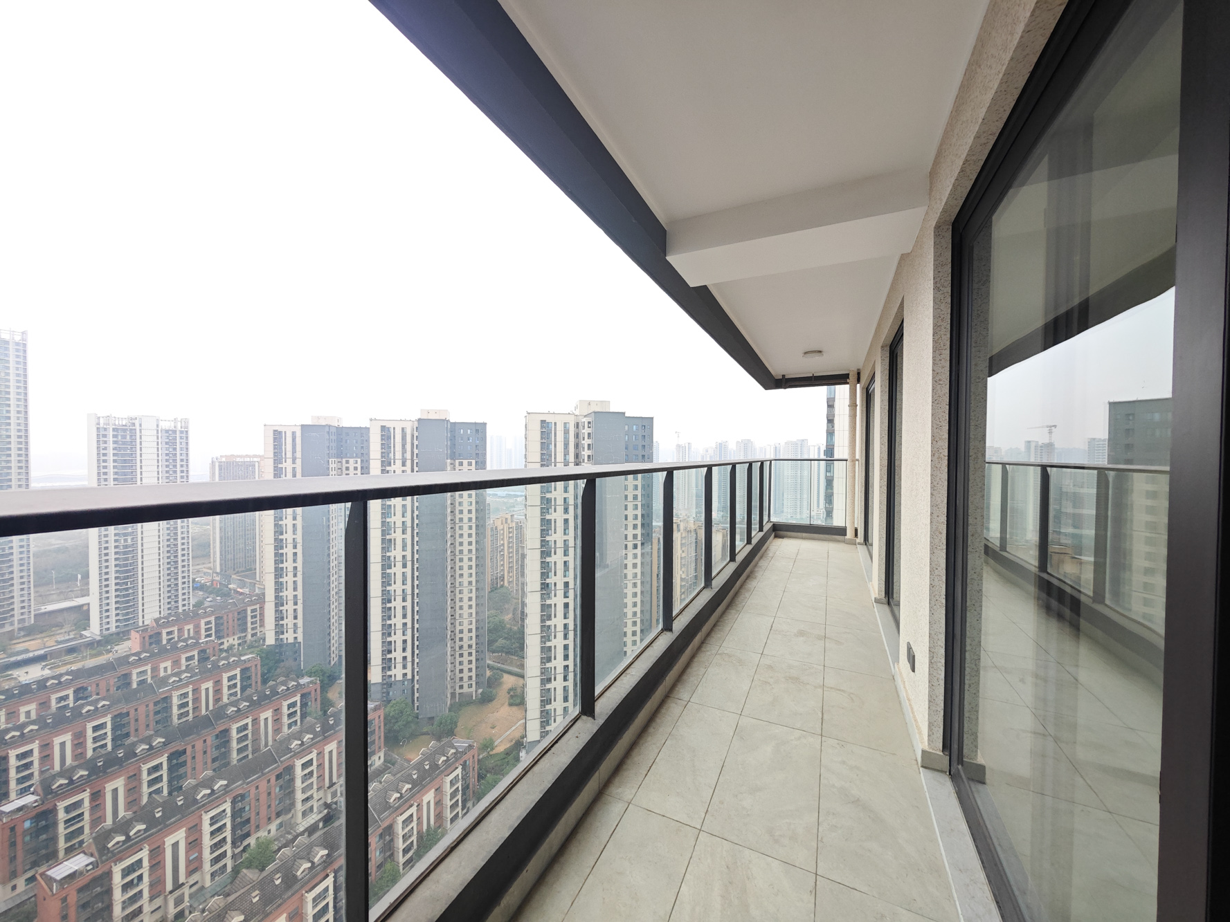 万科魅力之城  4室2厅2卫   219.90万阳台