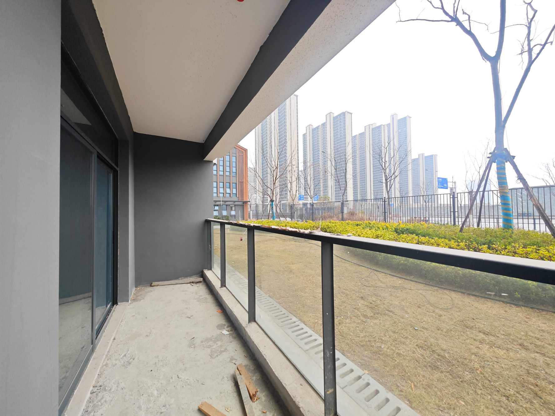 融创会展上东区  4室2厅2卫   147.00万阳台