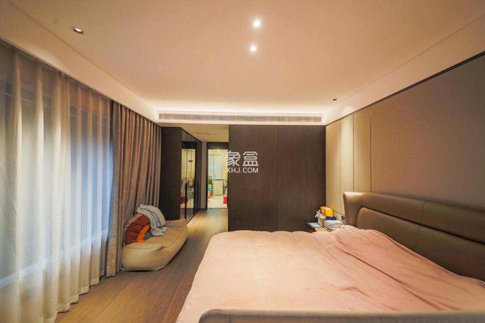 印湘江一期  4室2廳2衛(wèi)   370.00萬