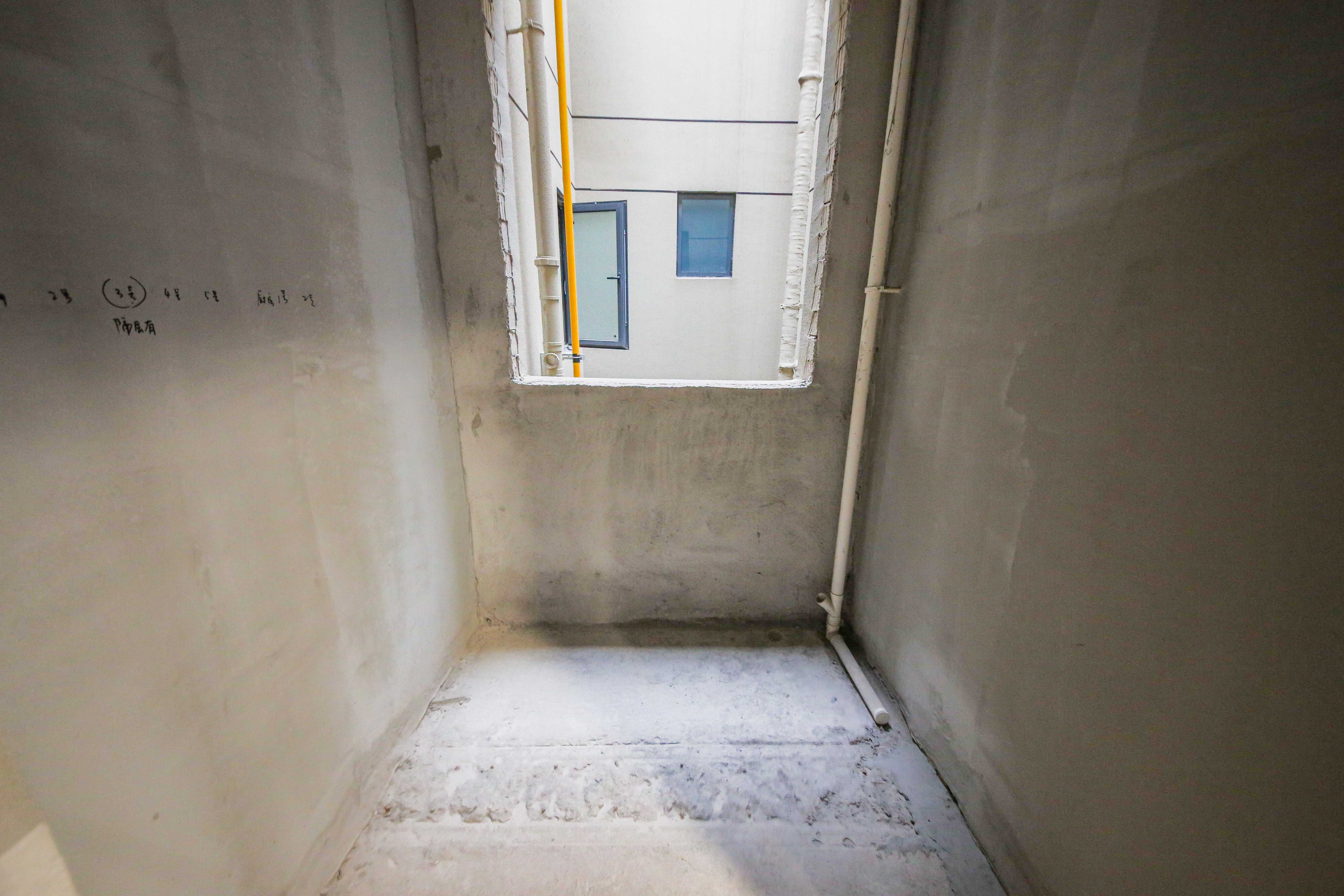 中建钰和城  4室2厅2卫   227.00万厨房