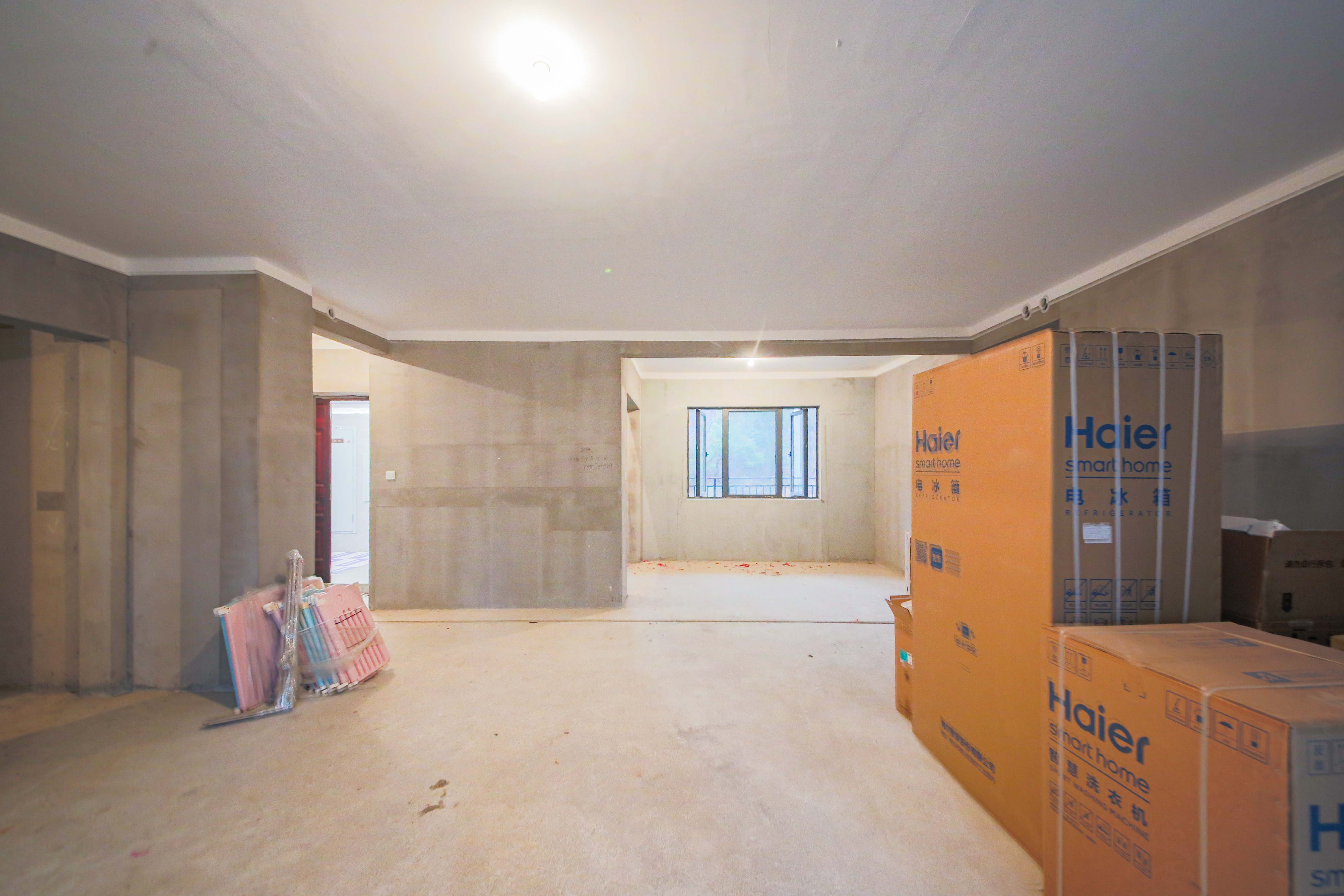 中建钰和城  4室2厅3卫   295.00万客厅