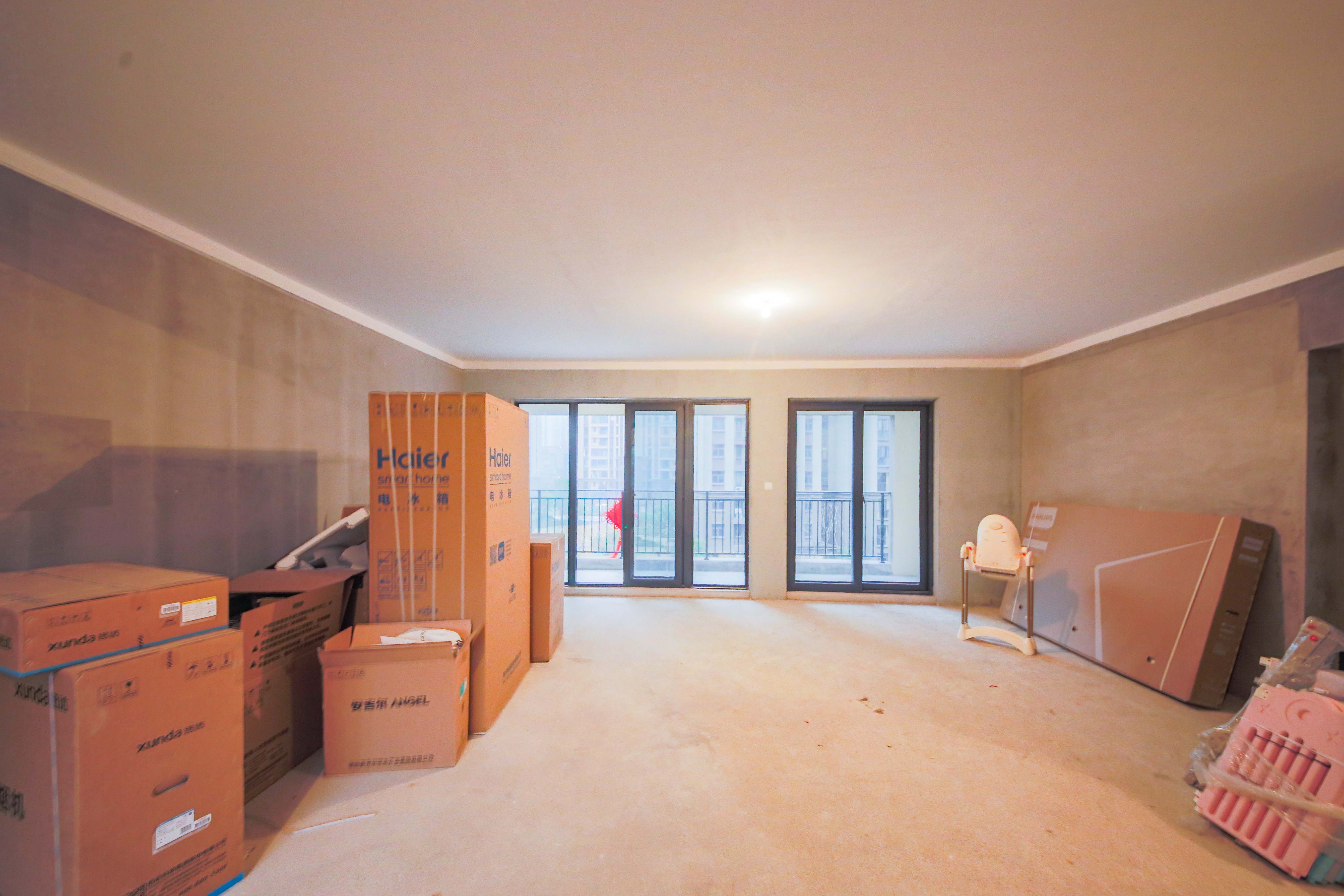 中建钰和城  4室2厅3卫   295.00万客厅