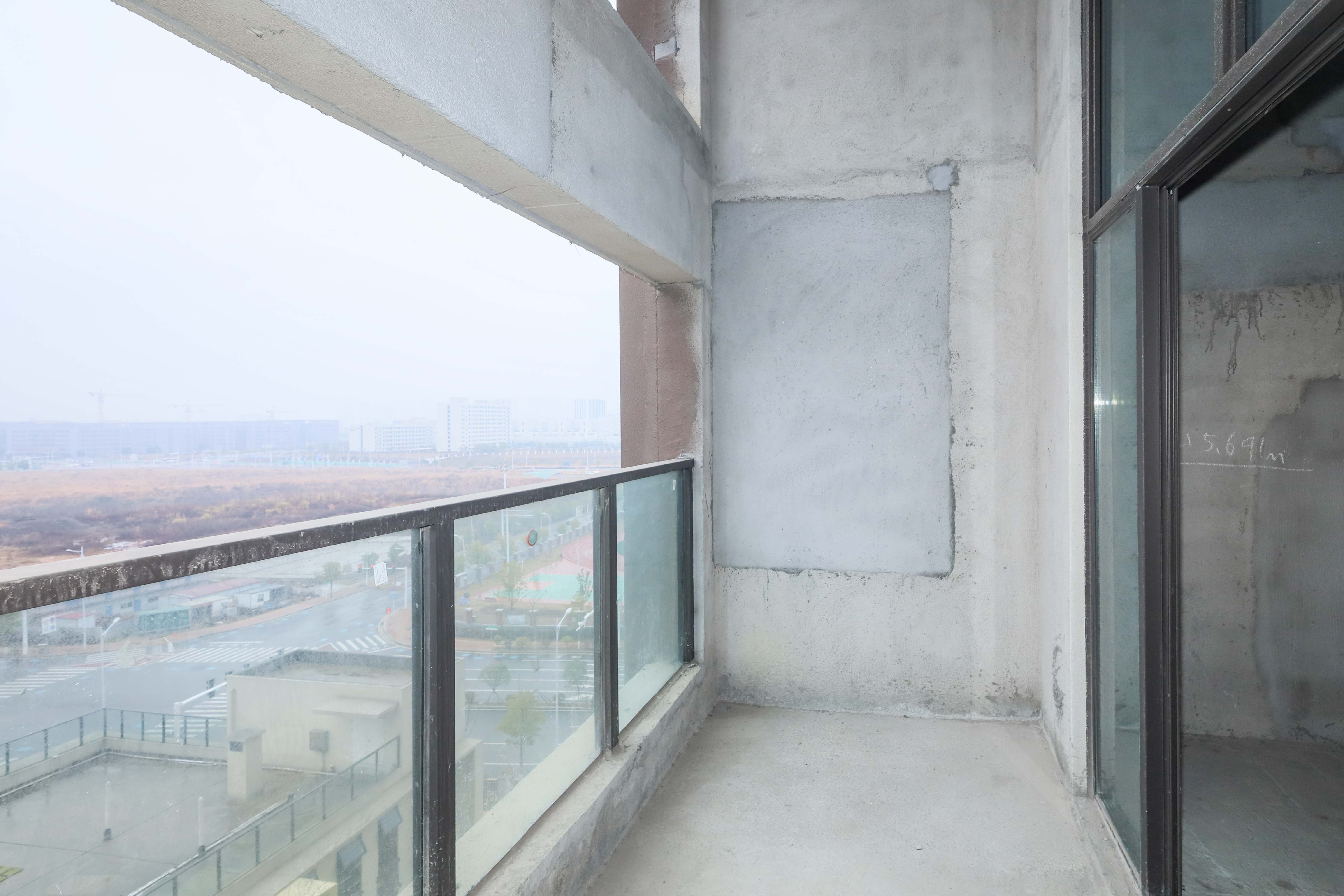 汉唐世家二期  4室2厅2卫   128.00万阳台