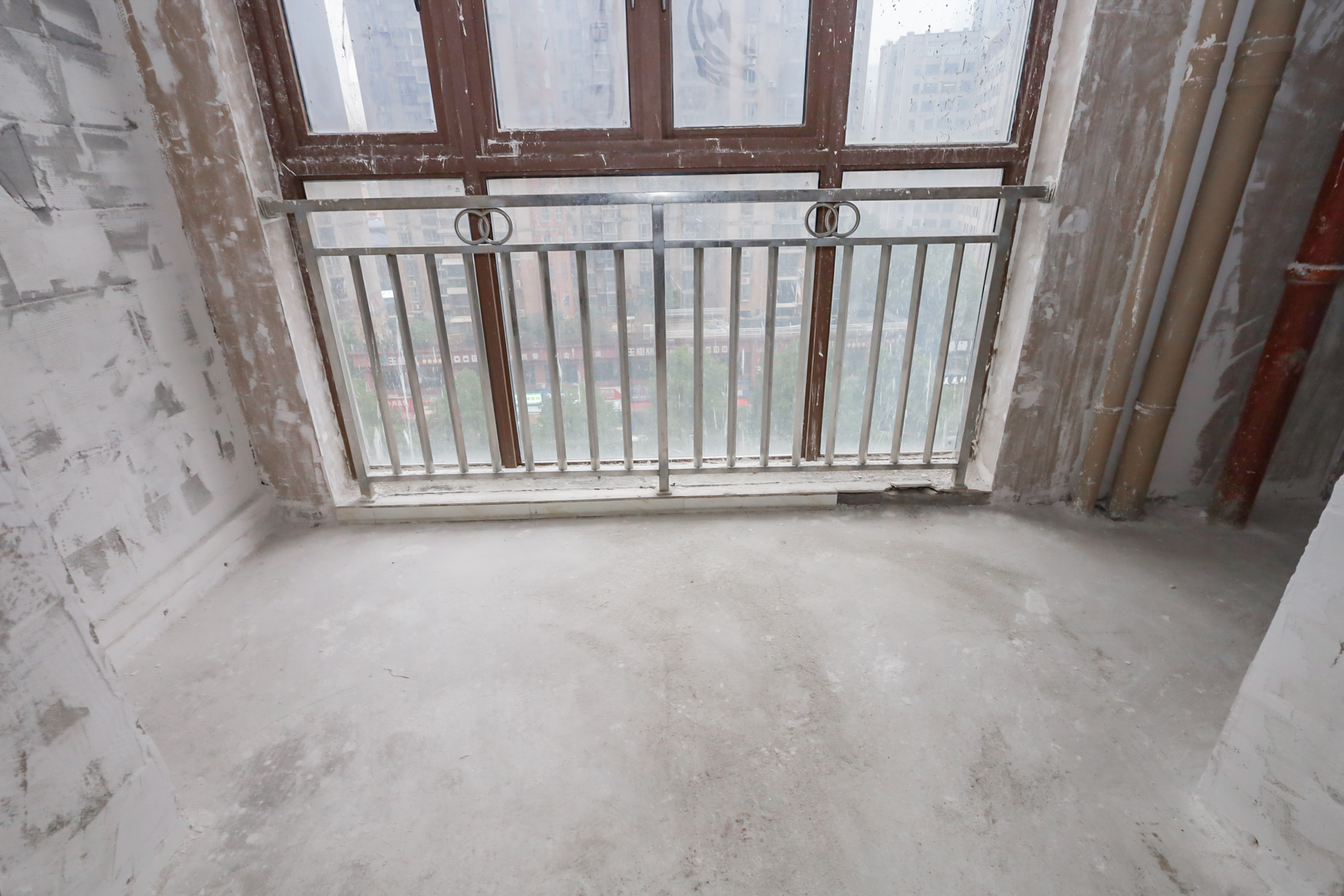 世茂铂翠湾二期 4室2厅1卫 155.0万 世茂铂翠湾二期 4室2厅1卫 155.0万阳台