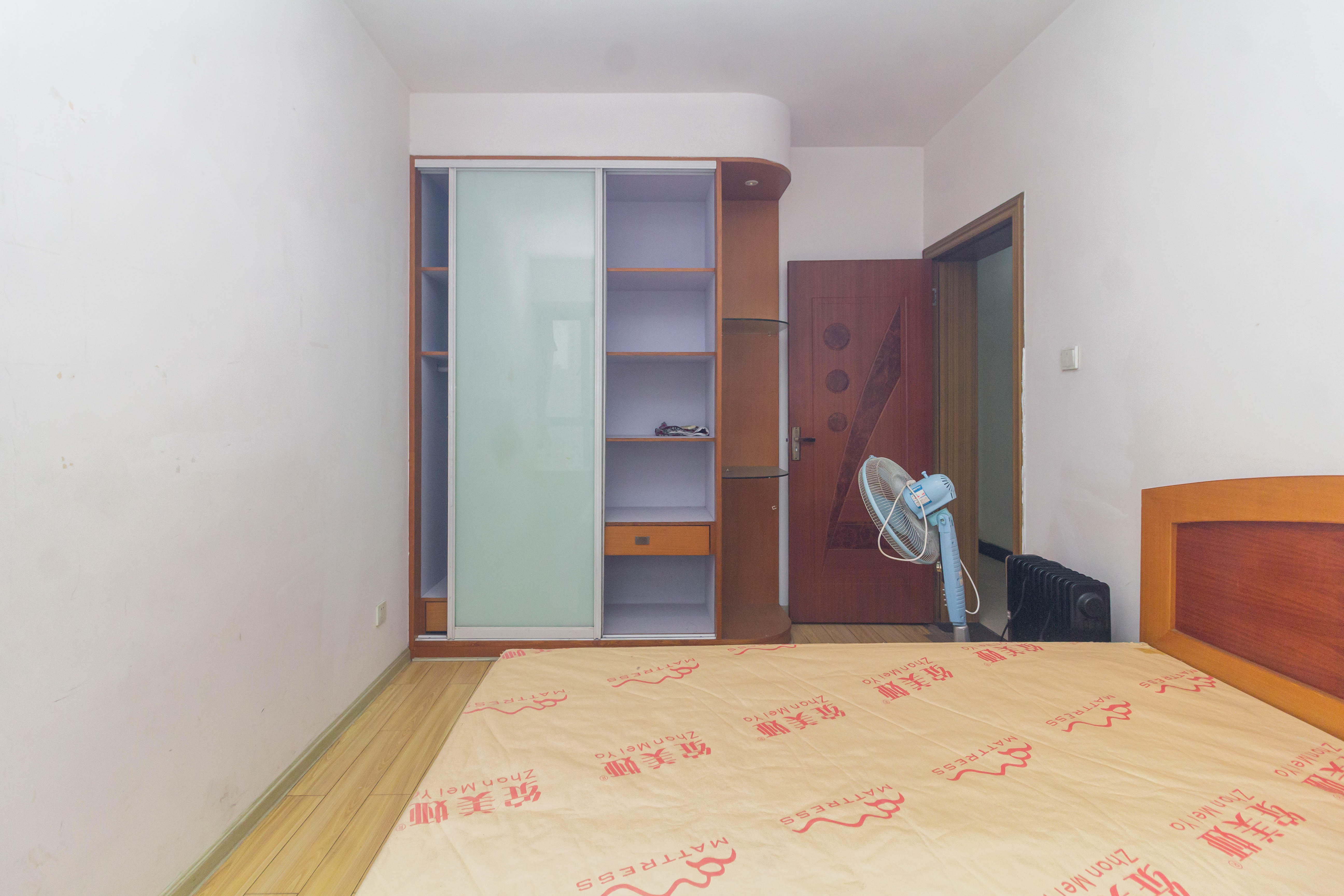 华天LOHO小镇  3室2厅2卫    60.0万 华天LOHO小镇  3室2厅2卫    60.0万卧室