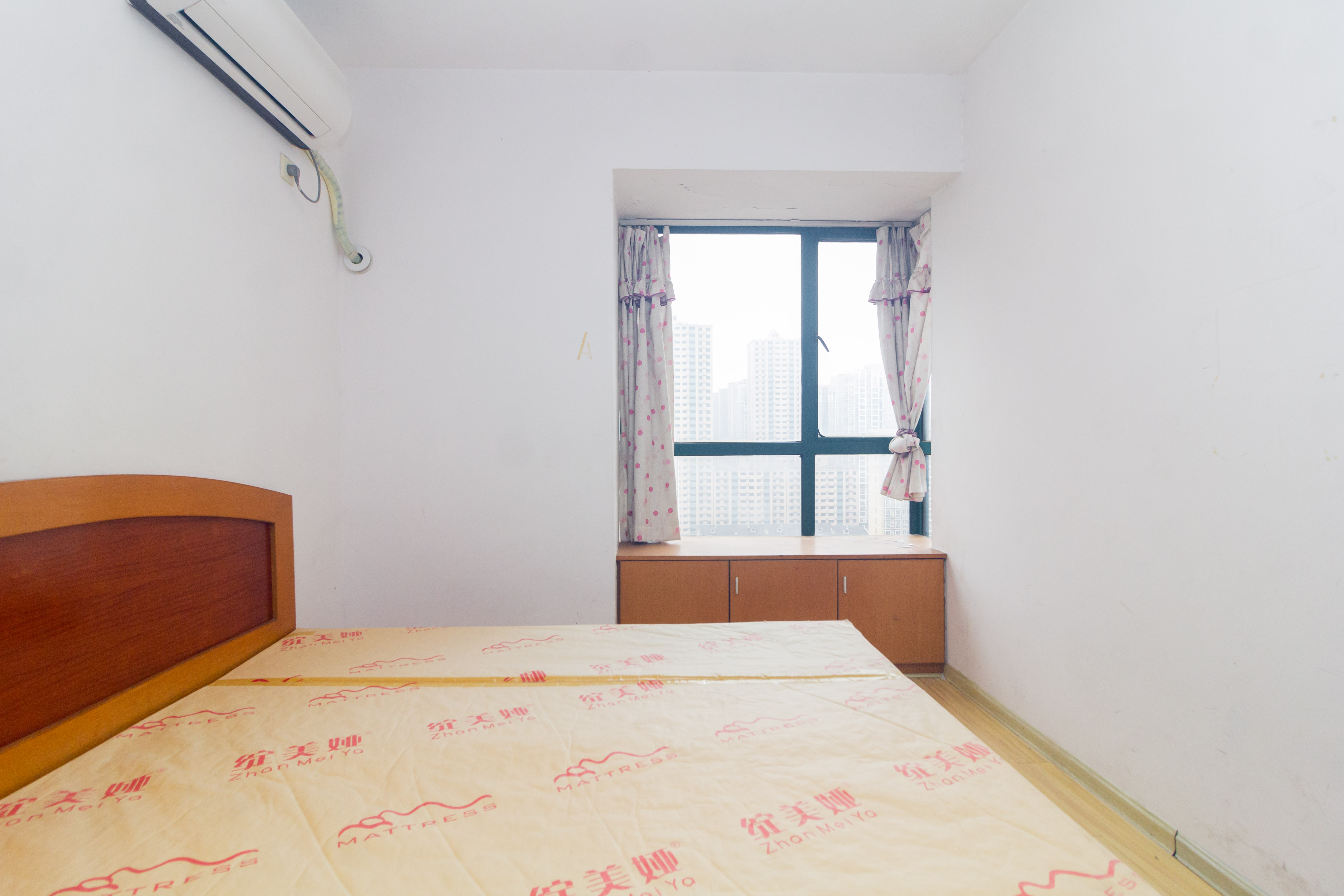 华天LOHO小镇  3室2厅2卫    60.0万 华天LOHO小镇  3室2厅2卫    60.0万卧室