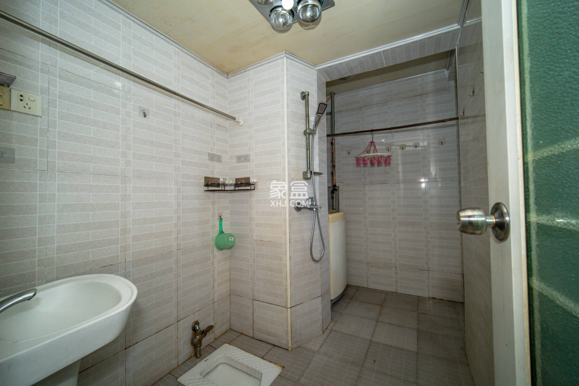 晶华美地  2室2厅1卫    38.0万 晶华美地  2室2厅1卫    38.0万卫生间