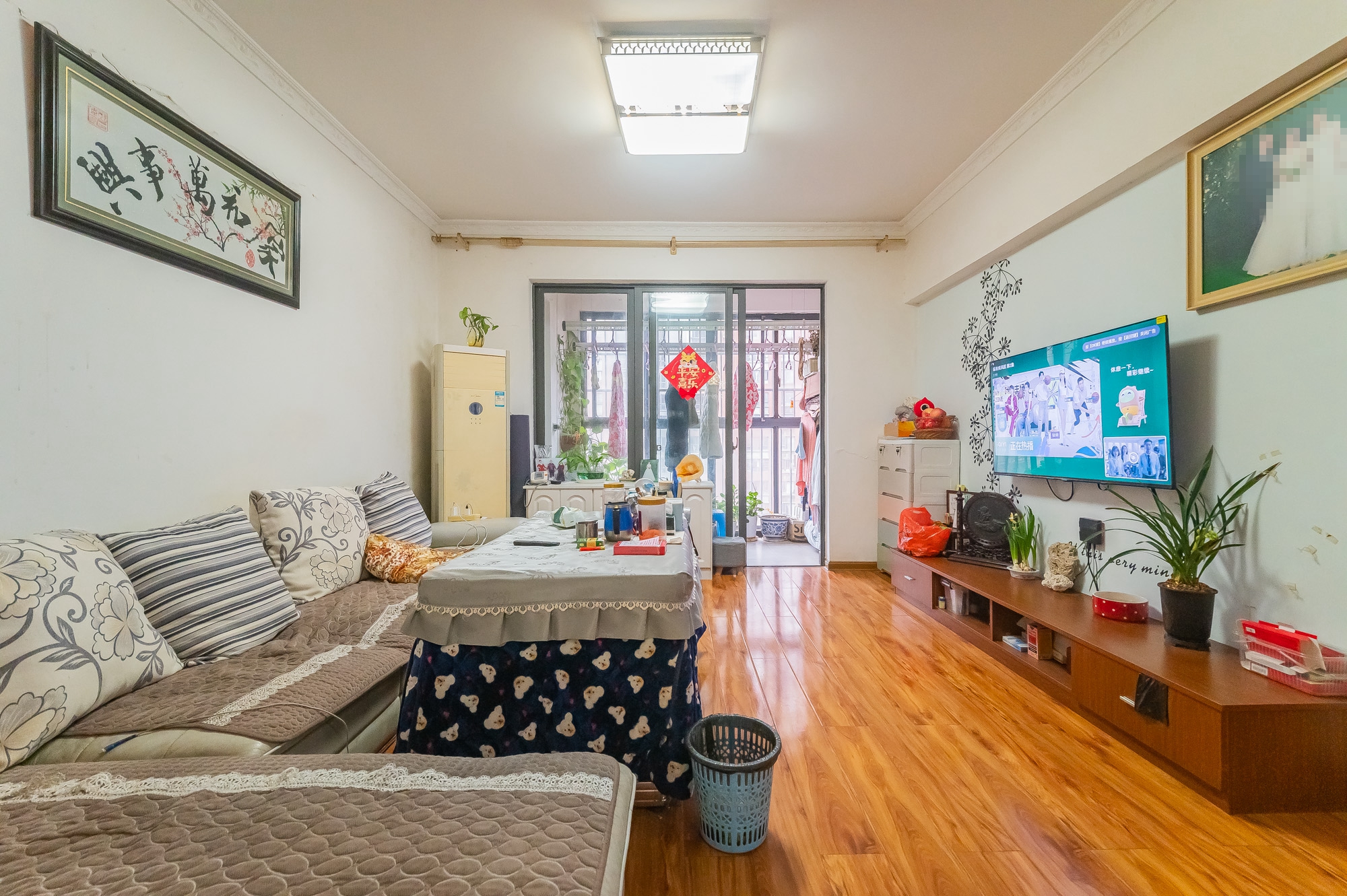 华润凤凰城二期 3室2厅1卫 73.8万 华润凤凰城二期 3室2厅1卫 73.8万客厅