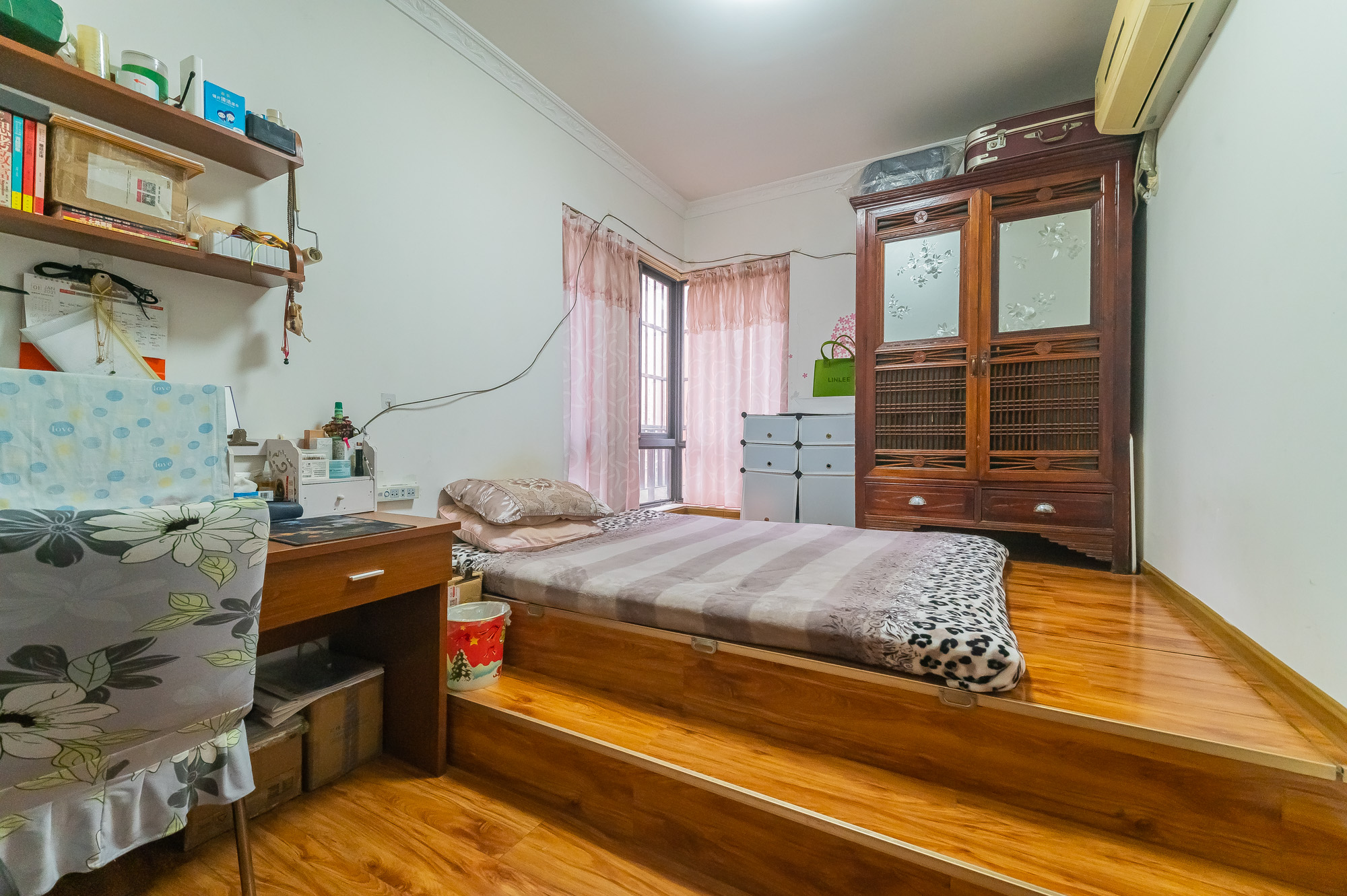 华润凤凰城二期 3室2厅1卫 73.8万 华润凤凰城二期 3室2厅1卫 73.8万卧室