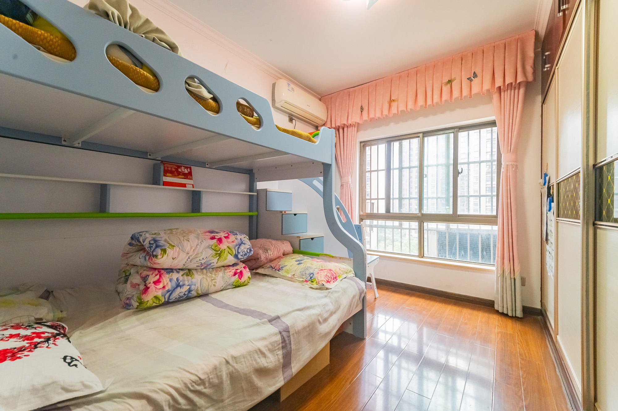 家和院 4室2厅2卫 108.0万 家和院 4室2厅2卫 108.0万卧室