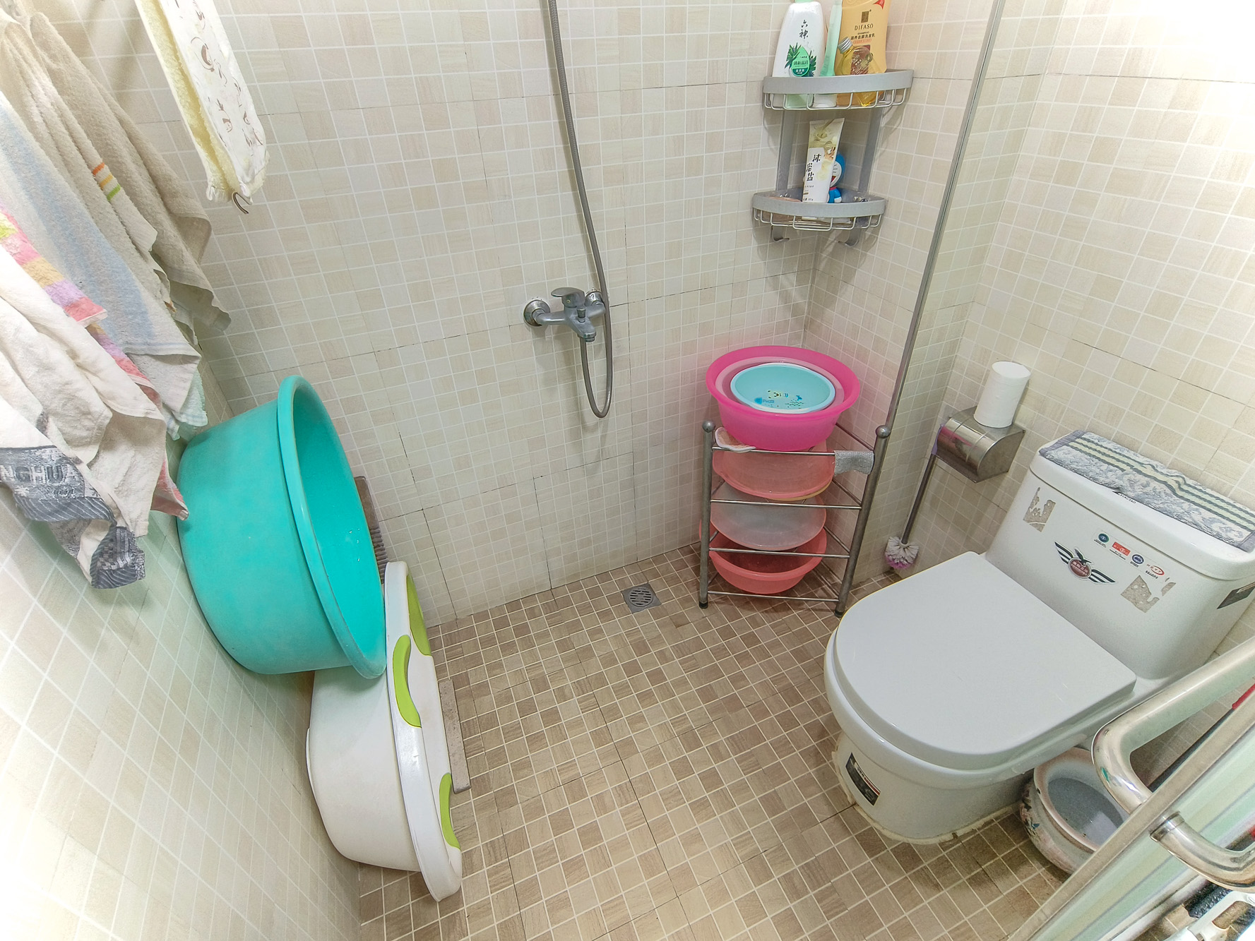 三一街区  3室2厅1卫   65.00万卫生间