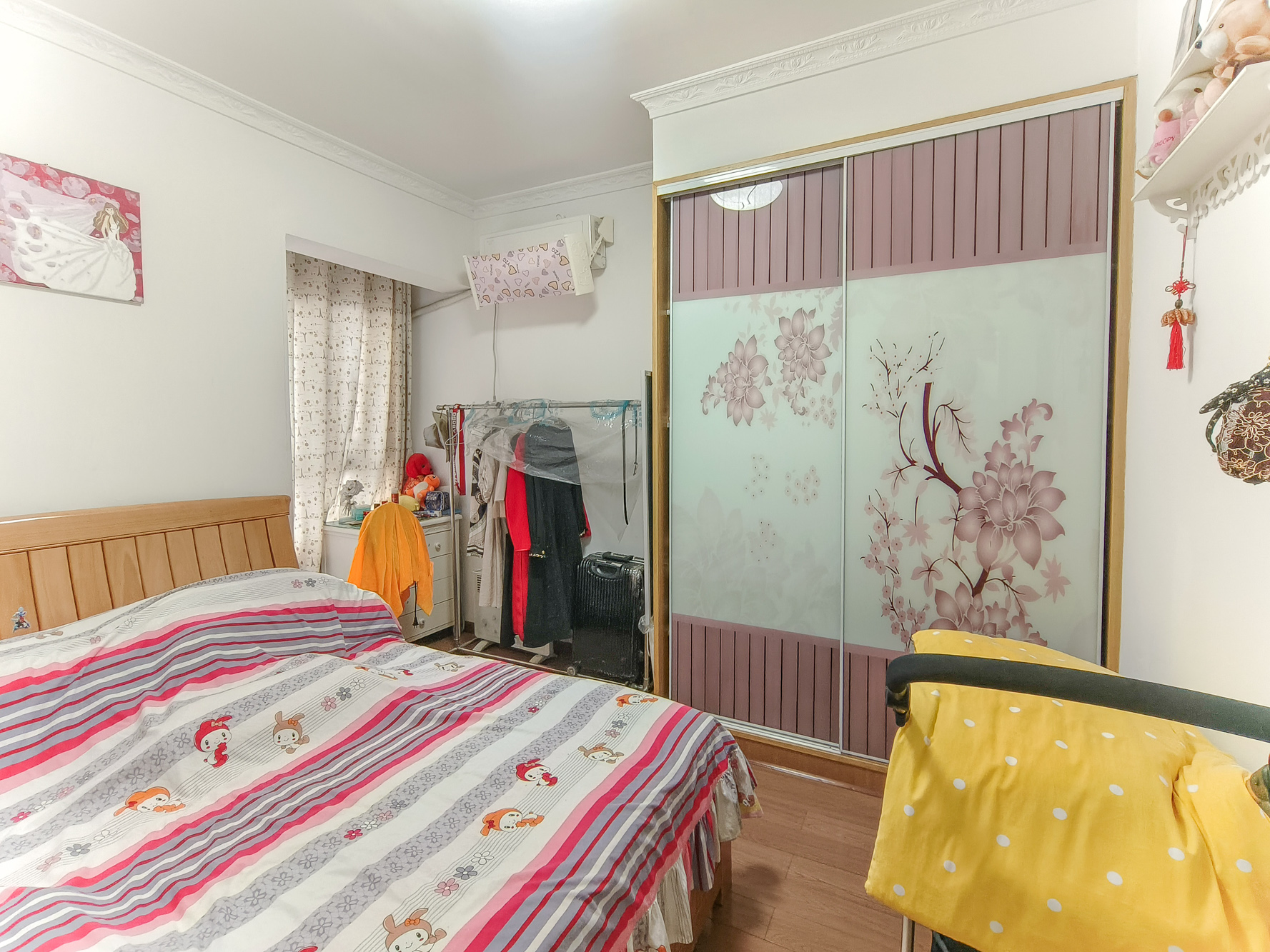 三一街区  3室2厅1卫   65.00万卧室