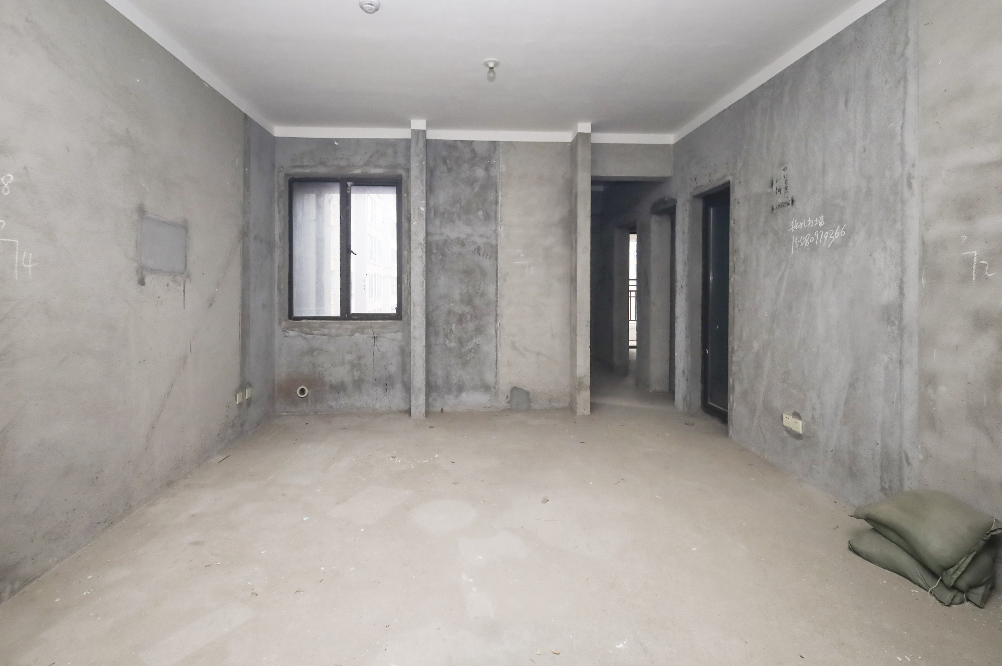 绿地海外滩一期  3室2厅1卫    42.0万 绿地海外滩一期  3室2厅1卫    42.0万客厅