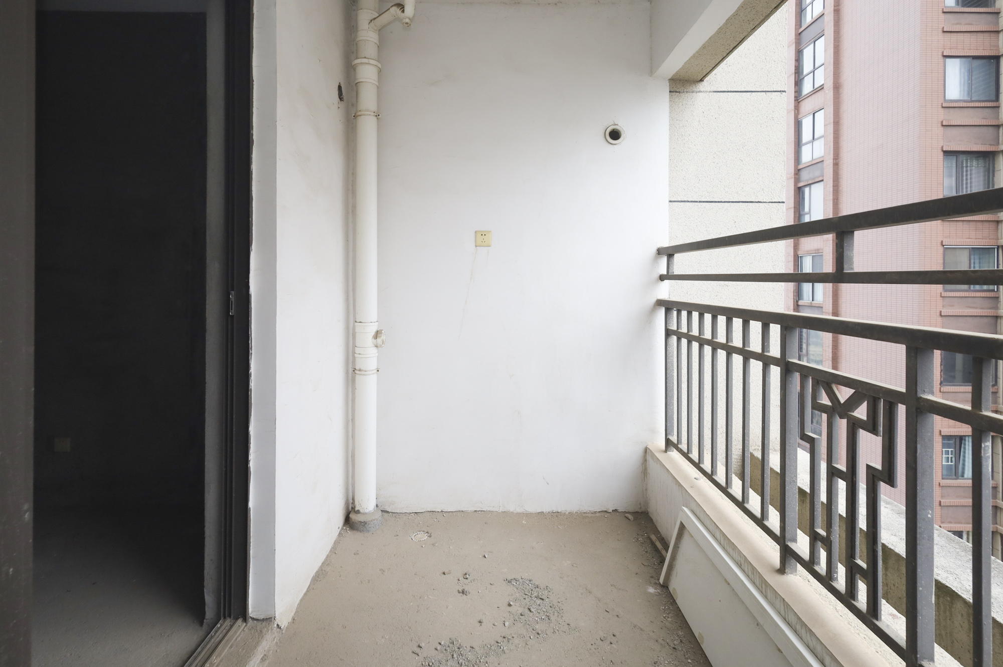 绿地海外滩一期  3室2厅1卫    42.0万 绿地海外滩一期  3室2厅1卫    42.0万阳台