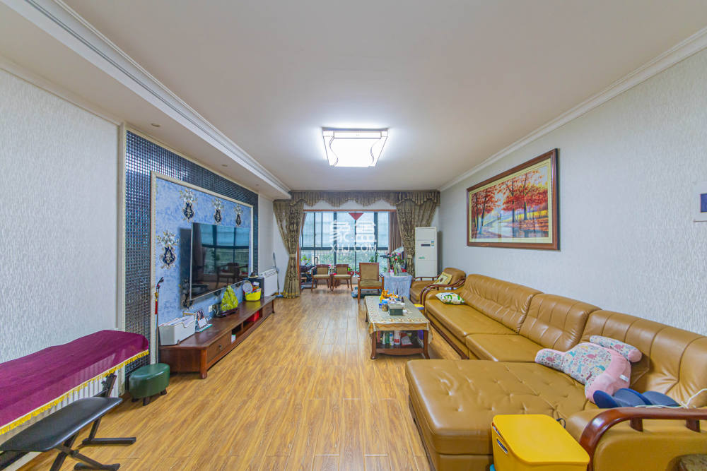 银桂苑  4室2厅2卫    145.0万