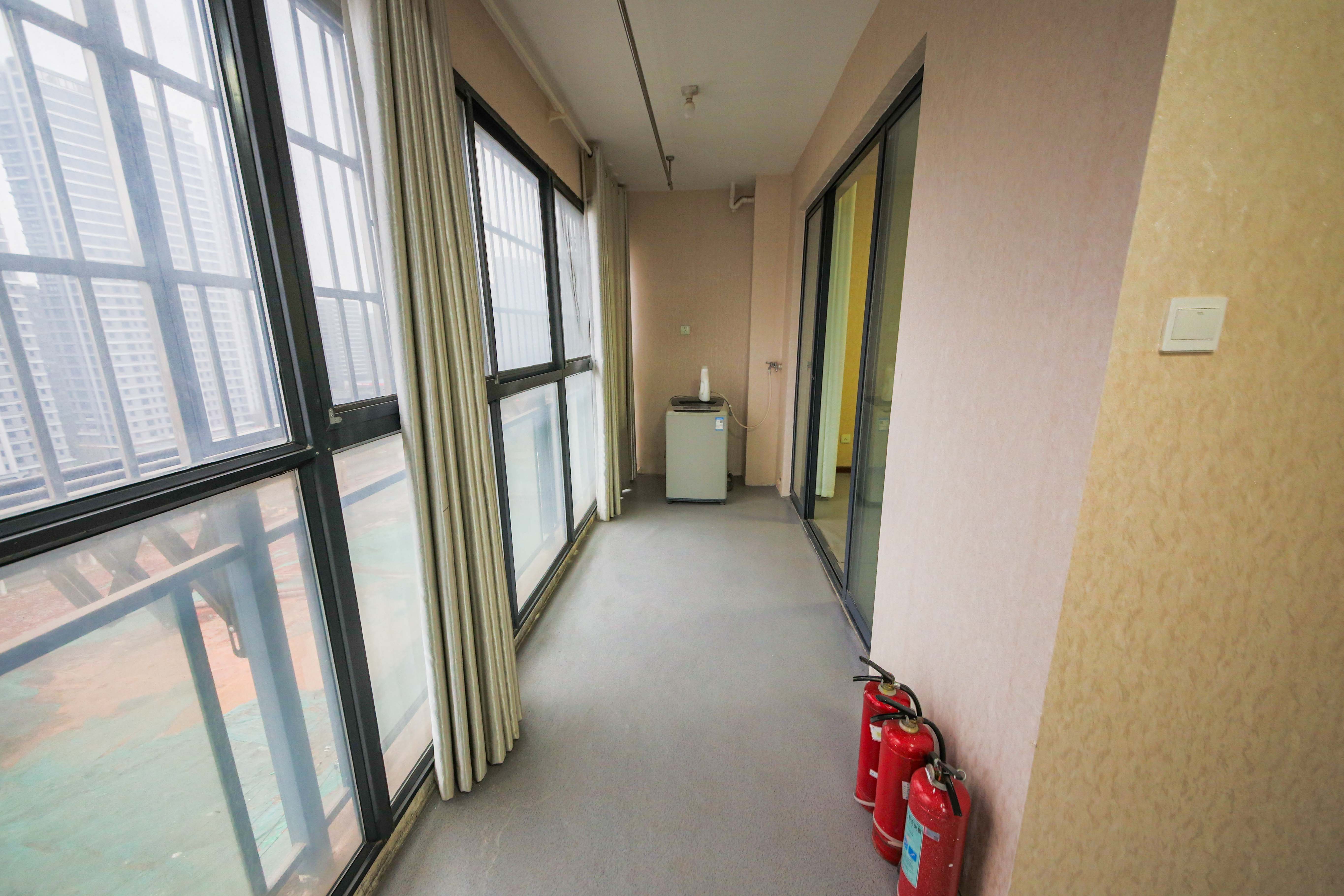 钱隆学府一、二期  3室2厅1卫   85.80万阳台